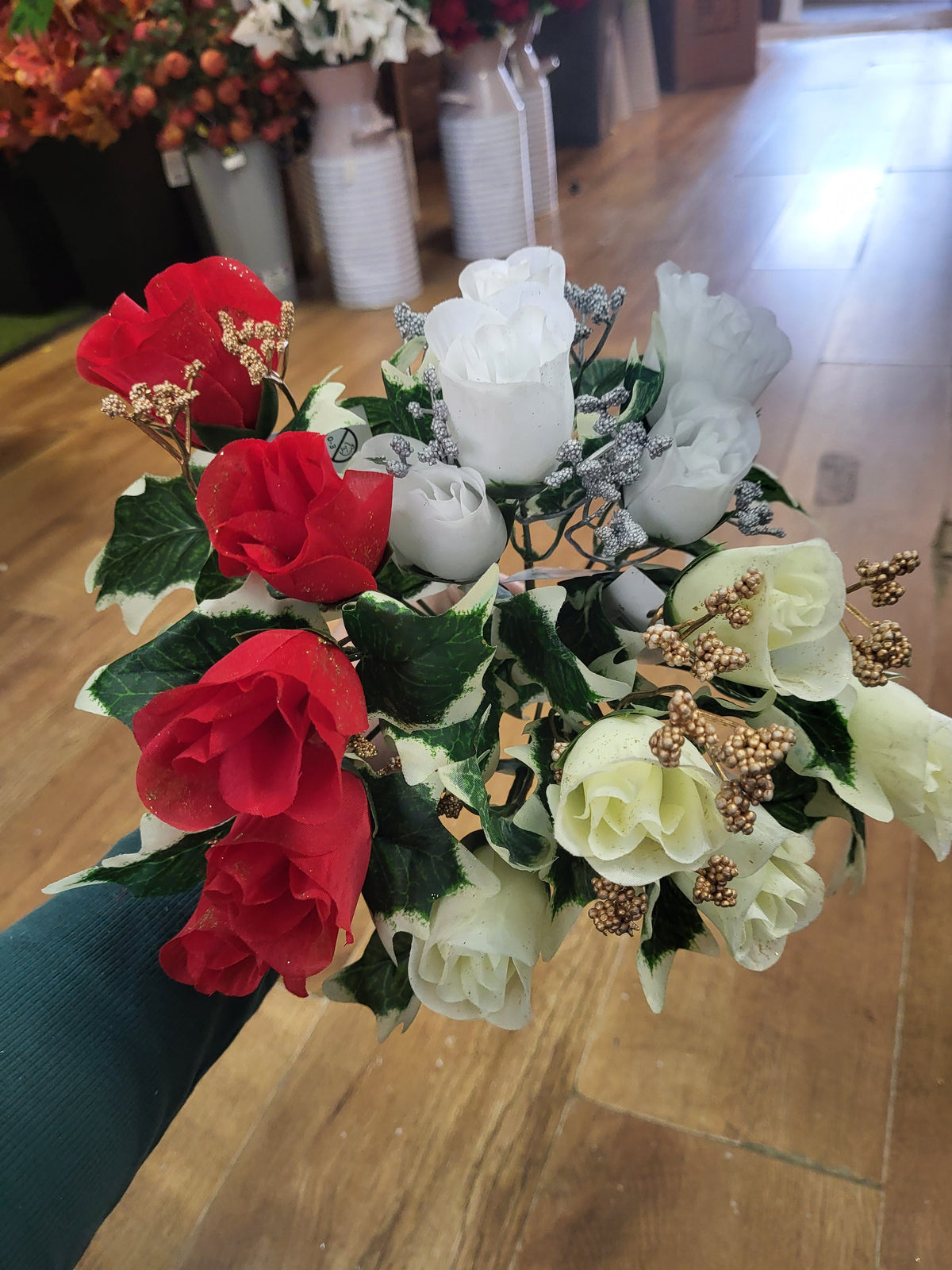 Closed rose and holly leaves bunch - 3 colours available image 1