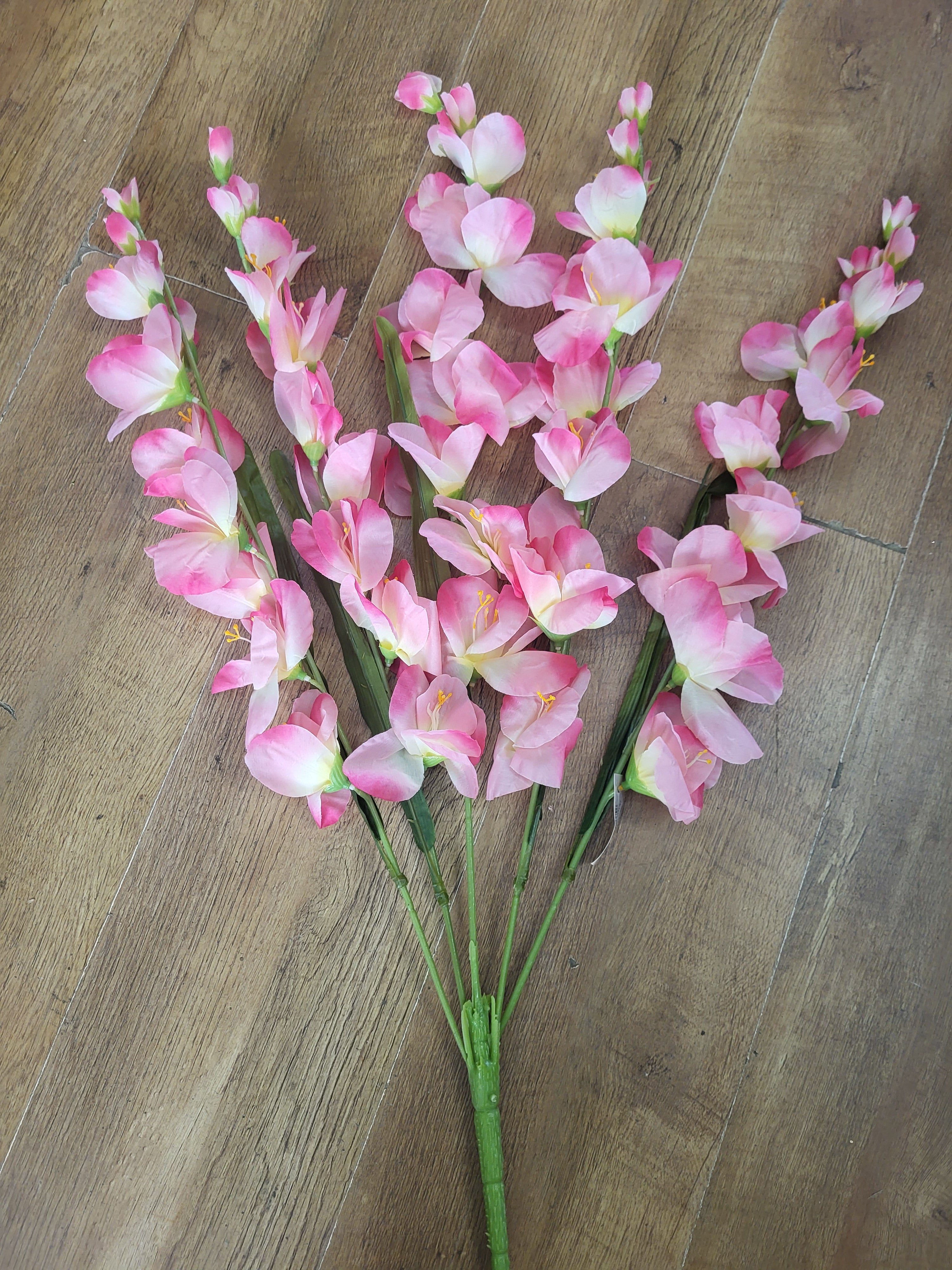 Large 5 stemmed bunch of pink gladioli image 1