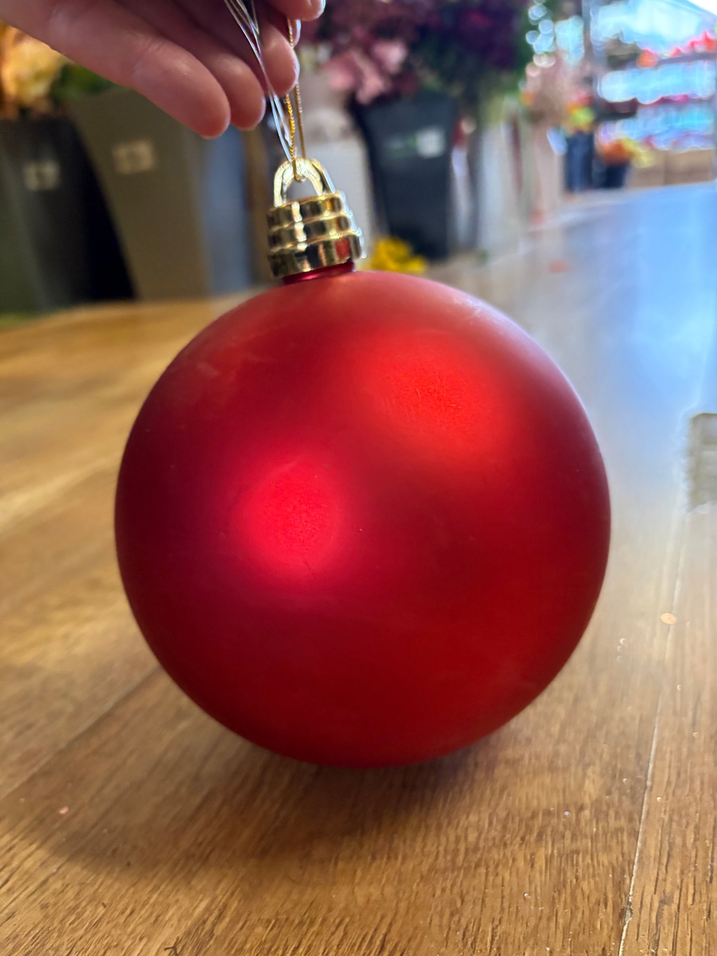Large 15cm Matt red bauble