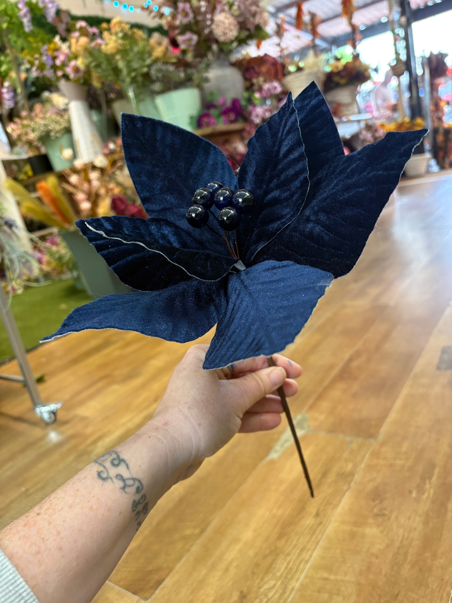 Short stem navy blue velvet single poinsettia