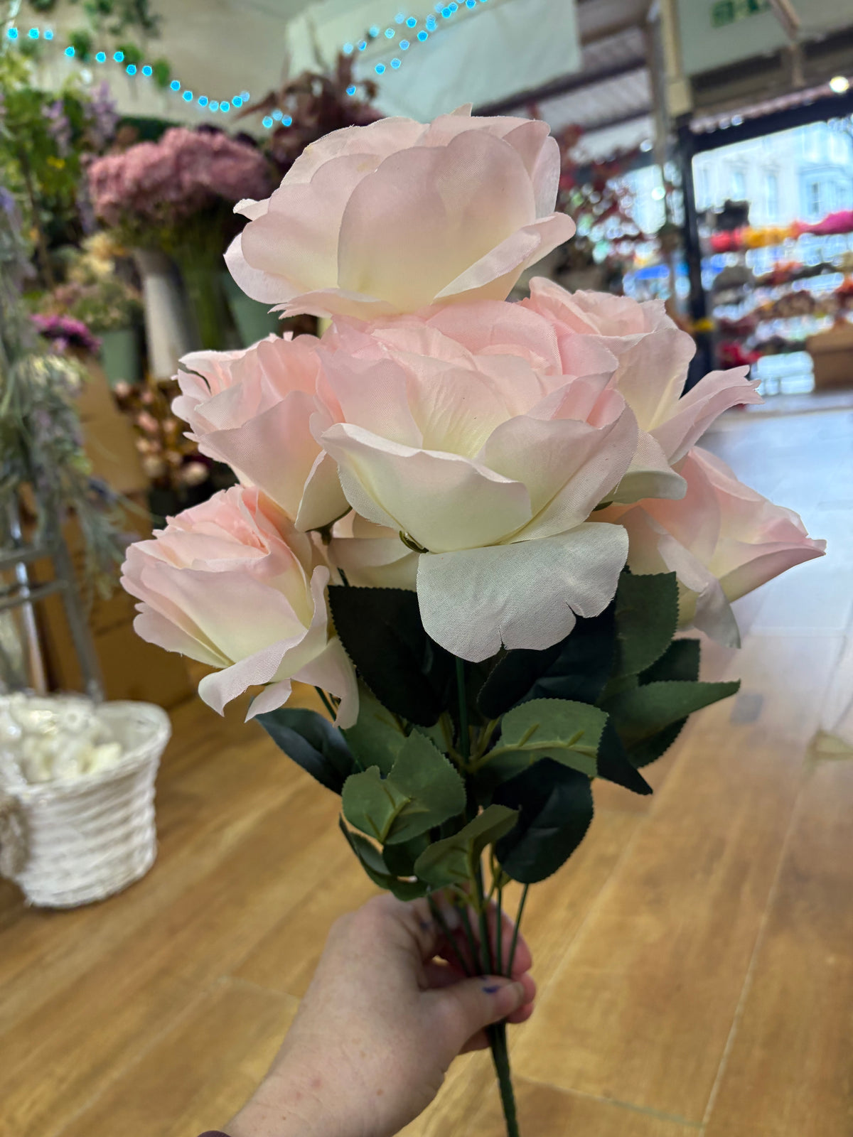 7 headed pale pink/ivory rose bouquet