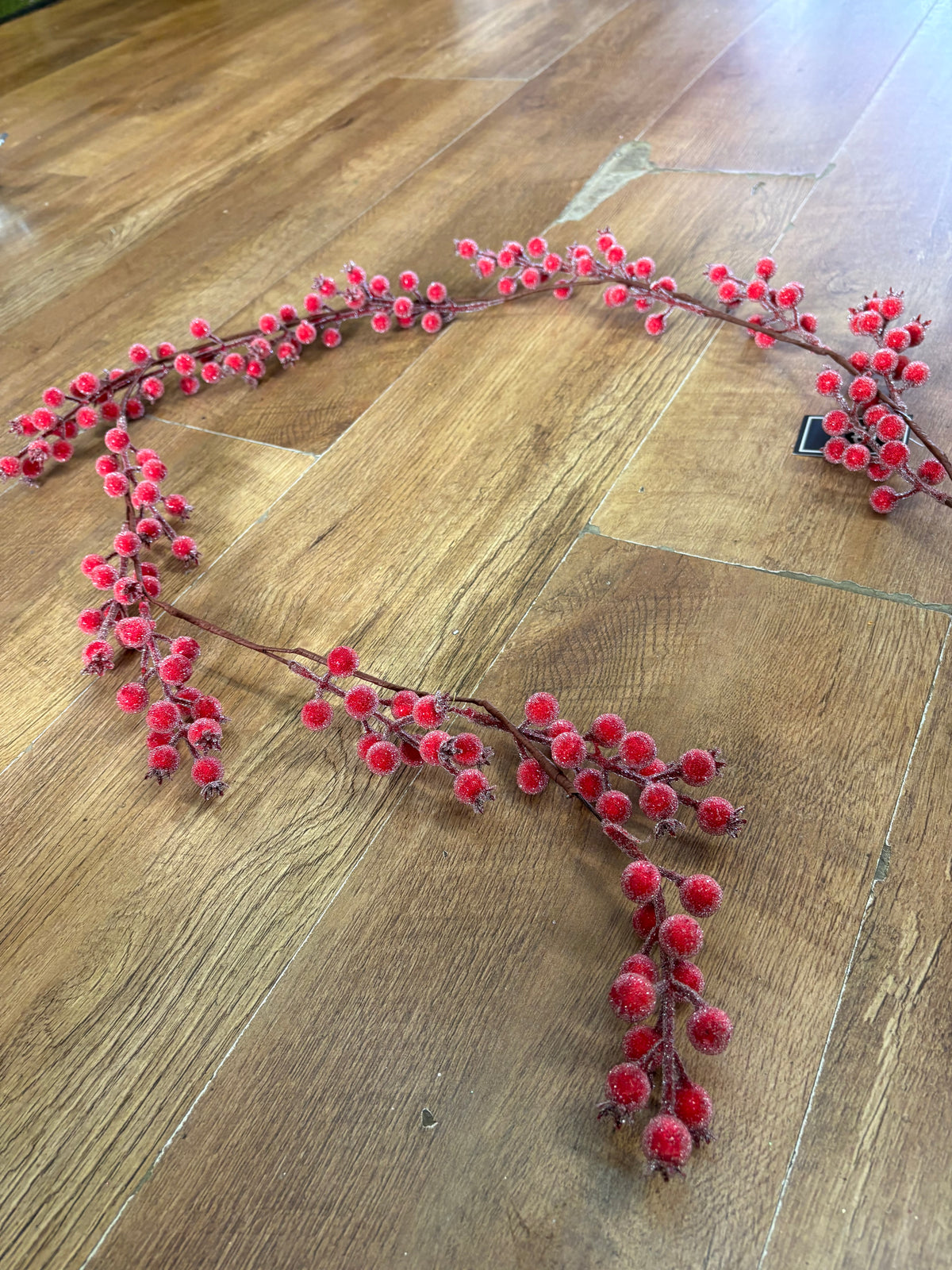 135cm frosted red berry garland