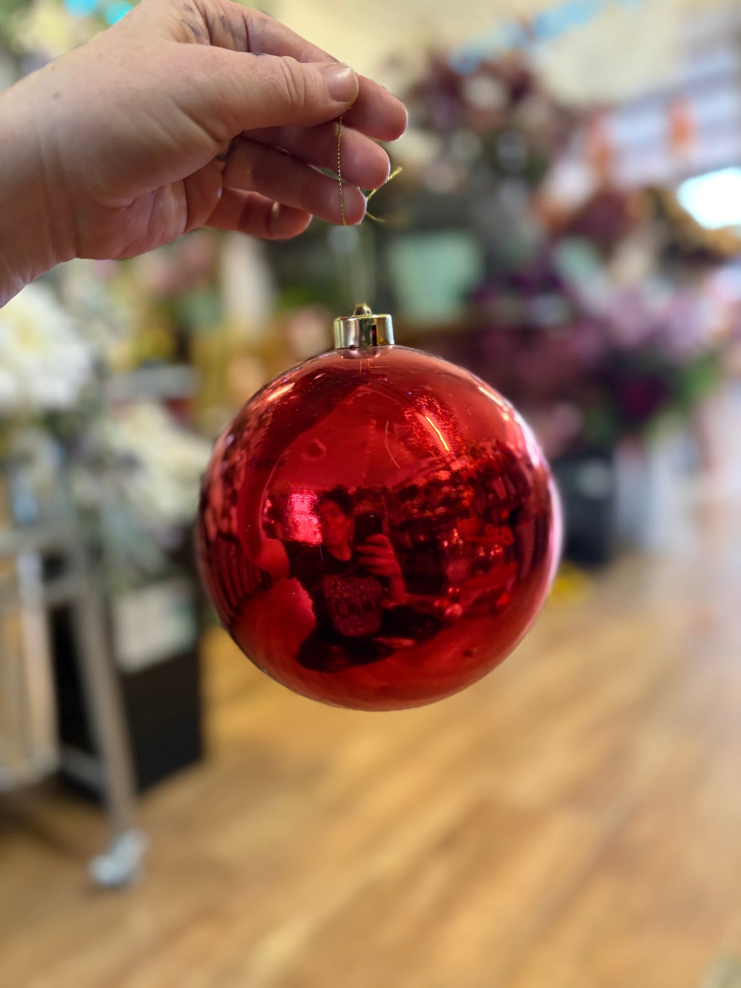 Large 15cm shiny red bauble