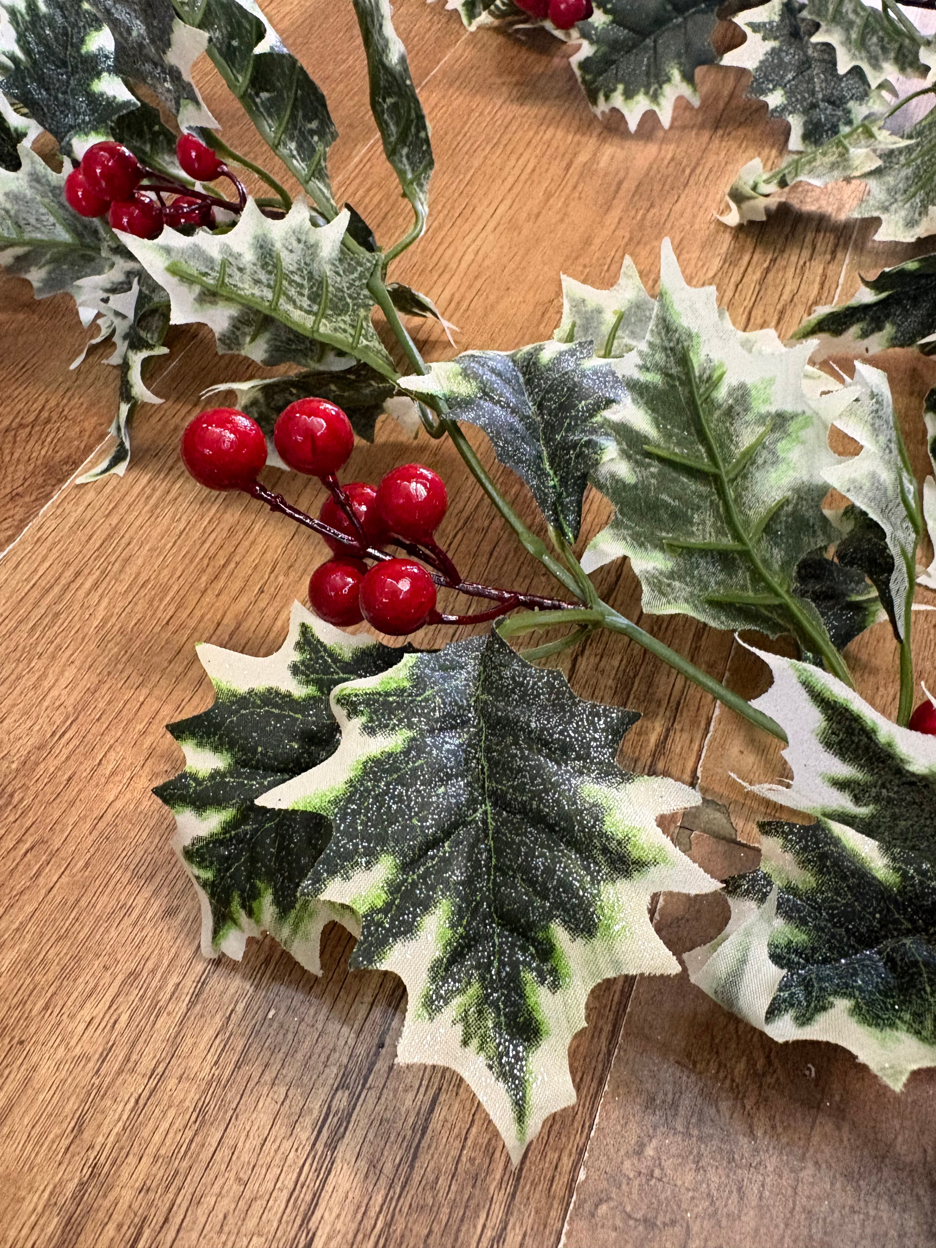 170cm glittered shimmery variegated holly garland
