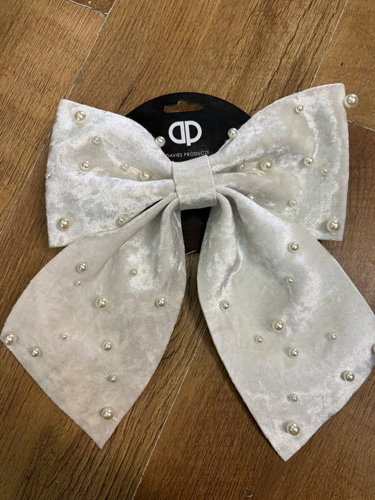24x28cm ivory velvet and pearl Christmas bow