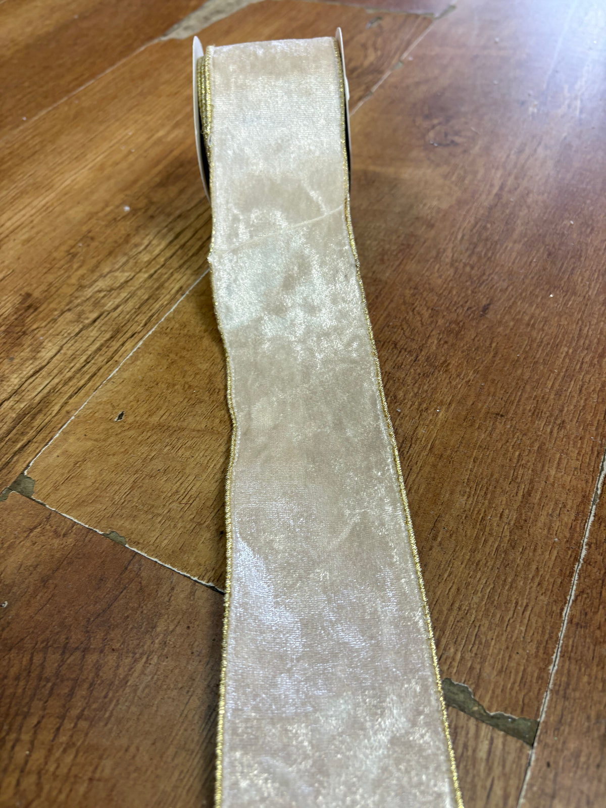2.7m wired champagne velvet ribbon with gold on other side