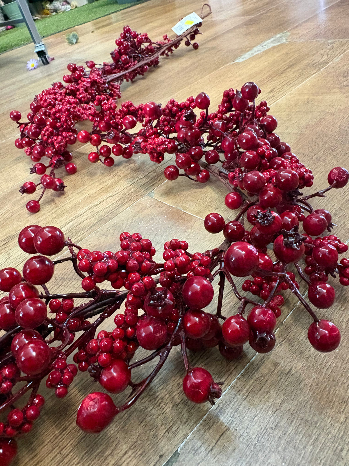 120cm red mixed berries and rose hip garland