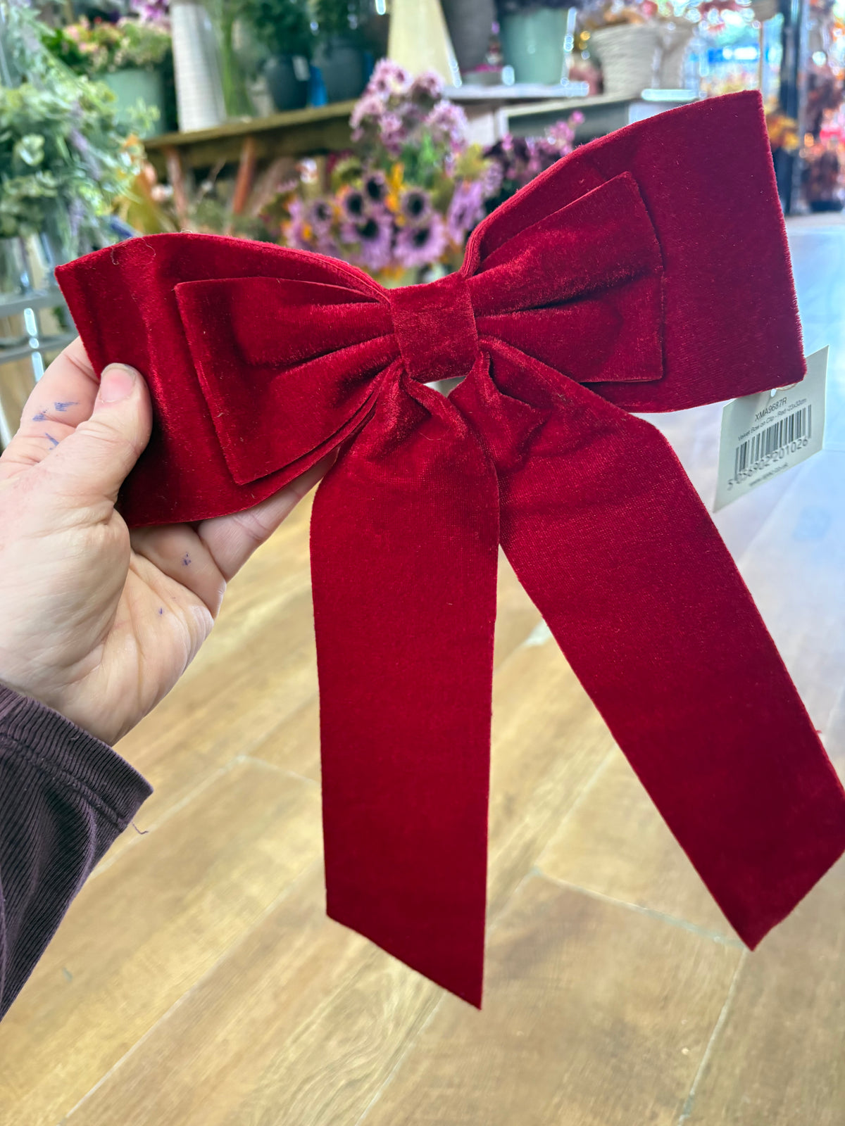 Red velvet clip on bow 23x32cm