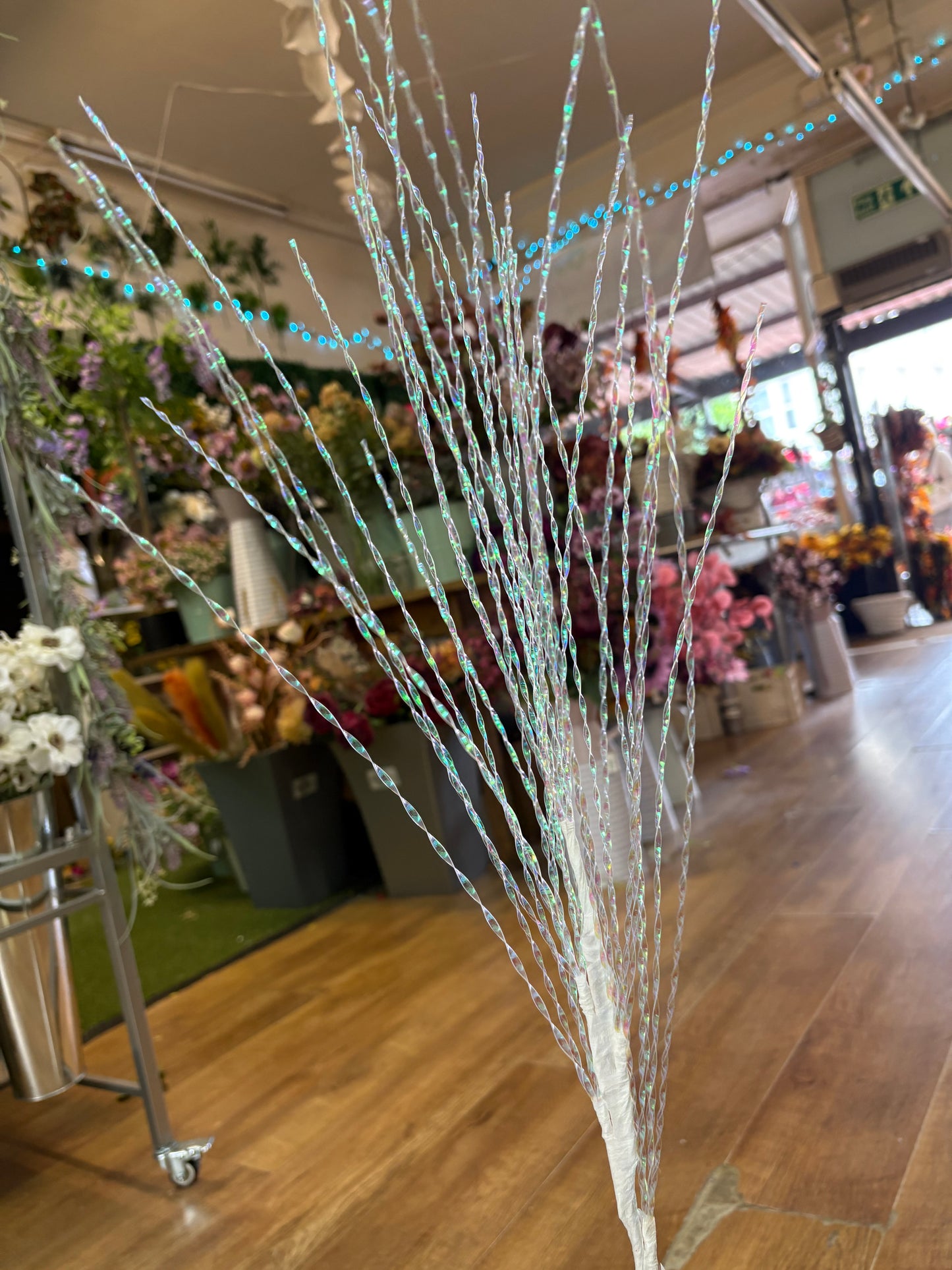 Long stem ‘blue look’ twirly spray