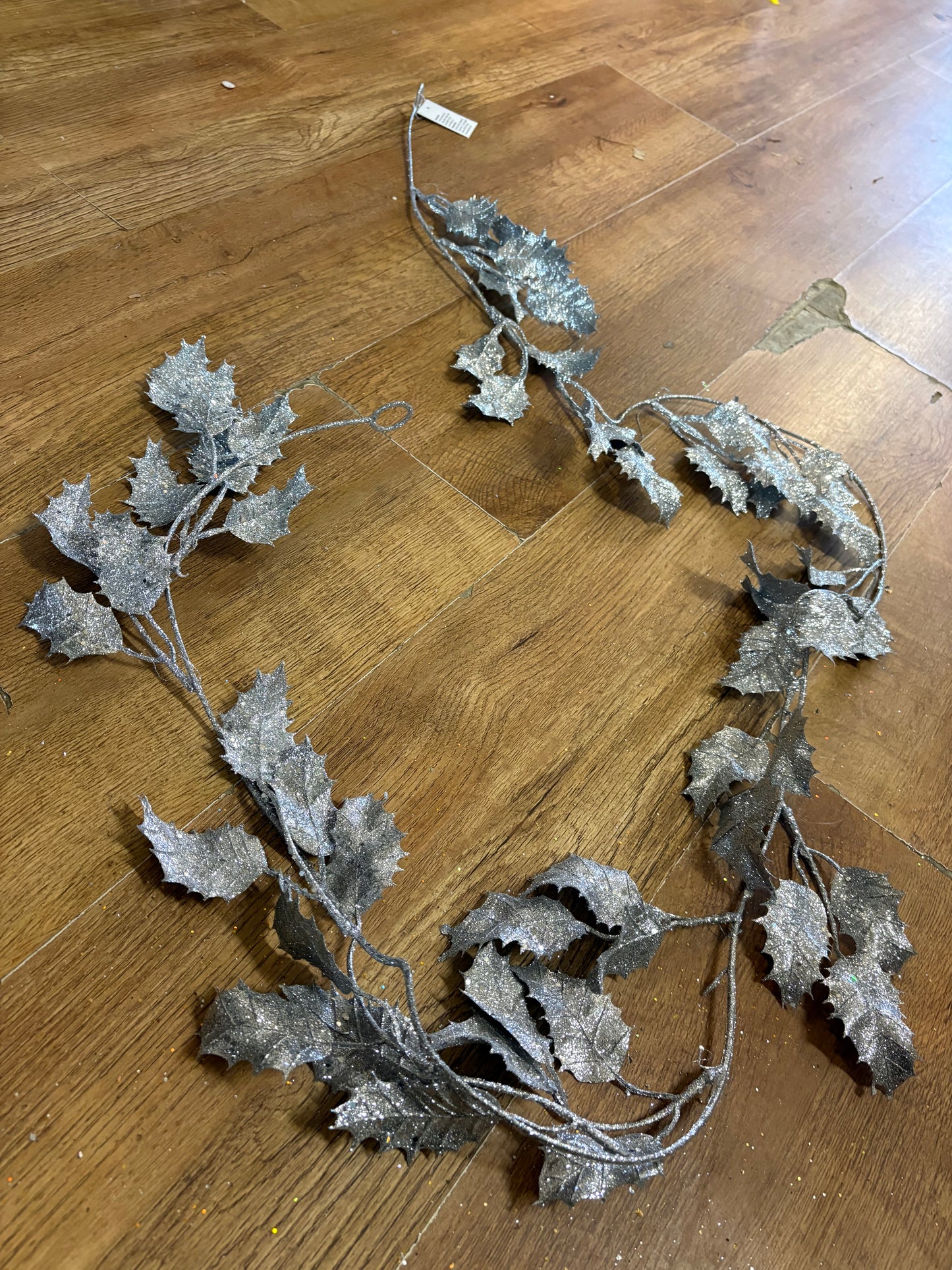 180cm glittered silver holly leaf garland