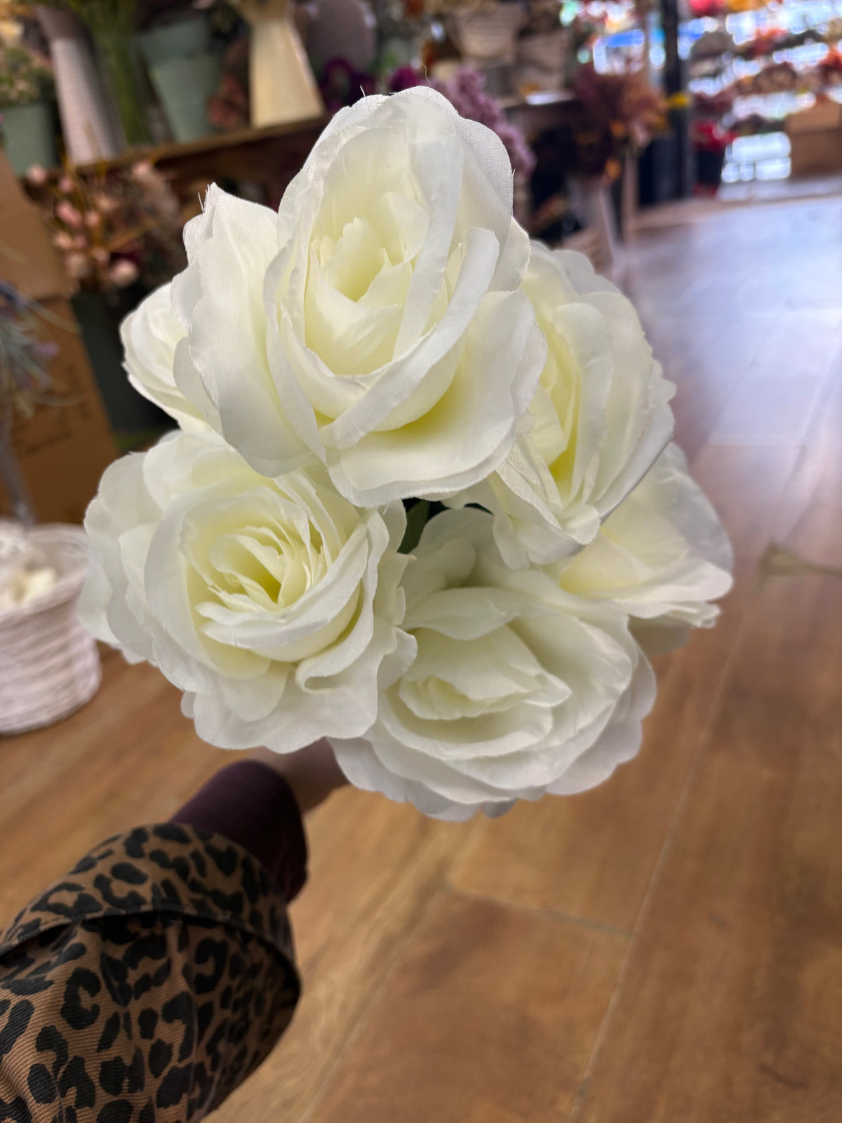 7 headed ivory rose bouquet