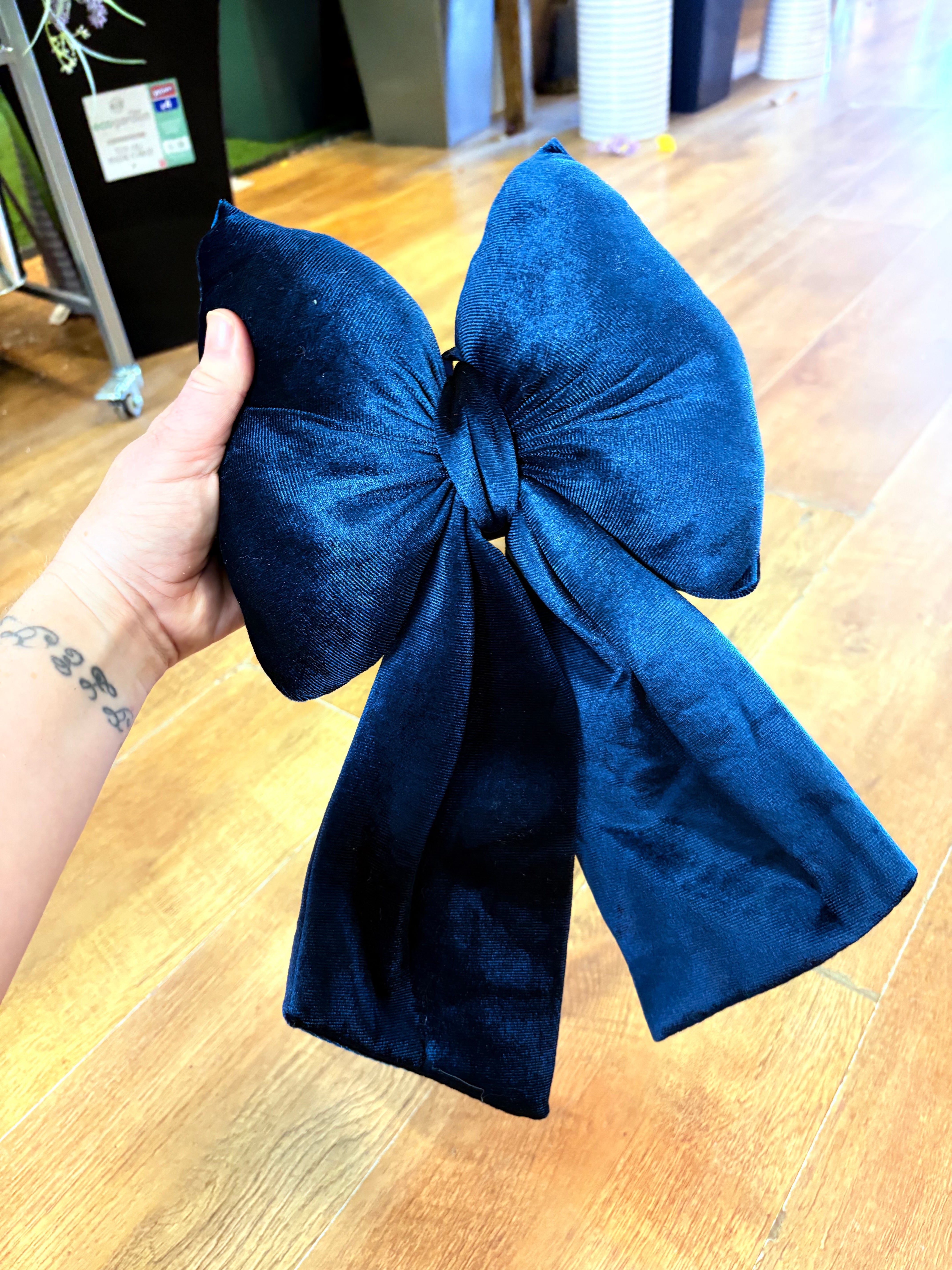 Small dark blue velvet Christmas bow