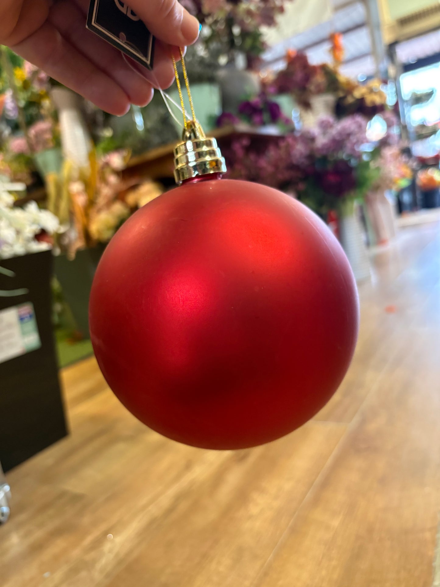 Large 15cm Matt red bauble