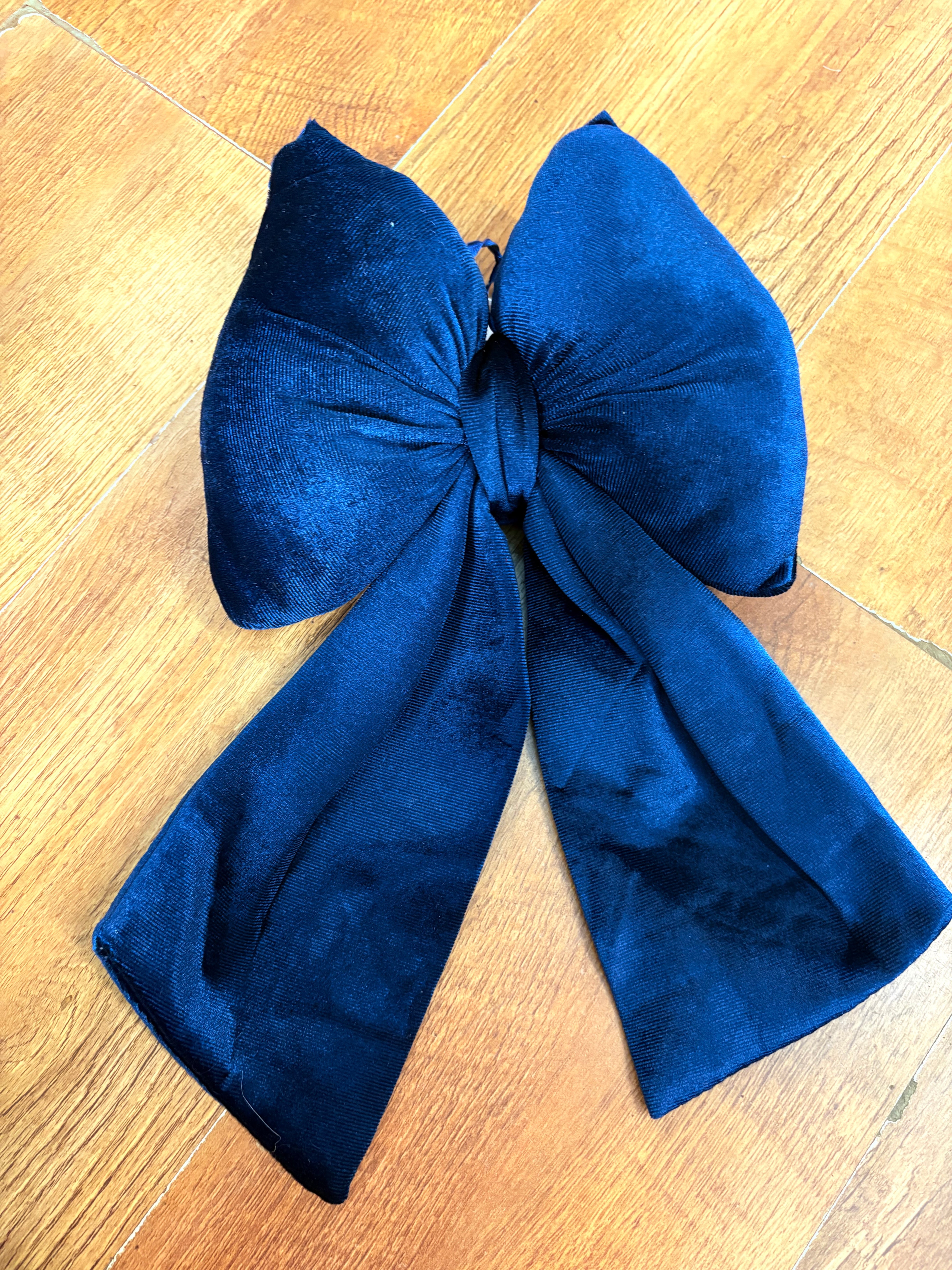 Small dark blue velvet Christmas bow