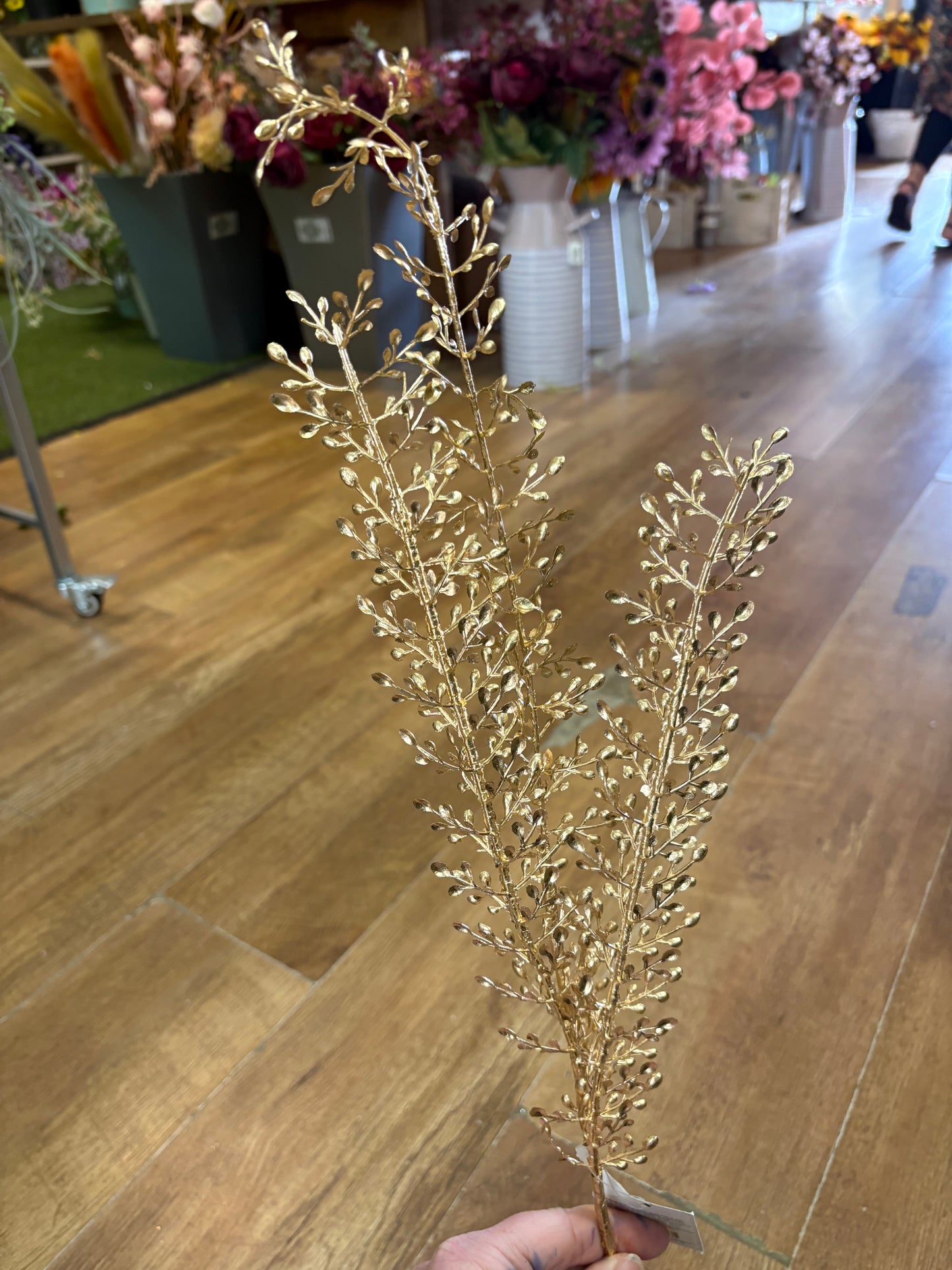 Long stem metallic gold berry filler