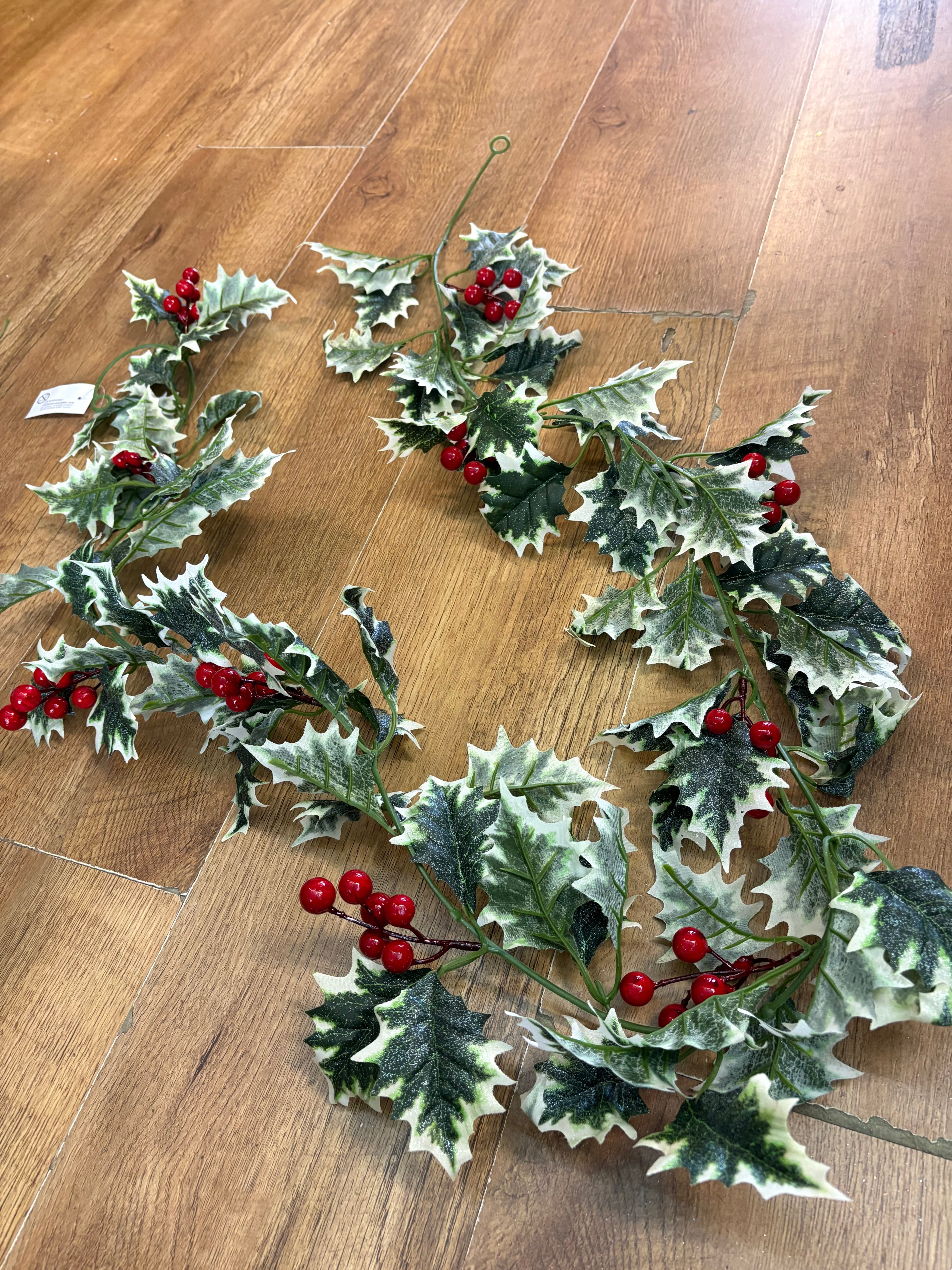 170cm glittered shimmery variegated holly garland