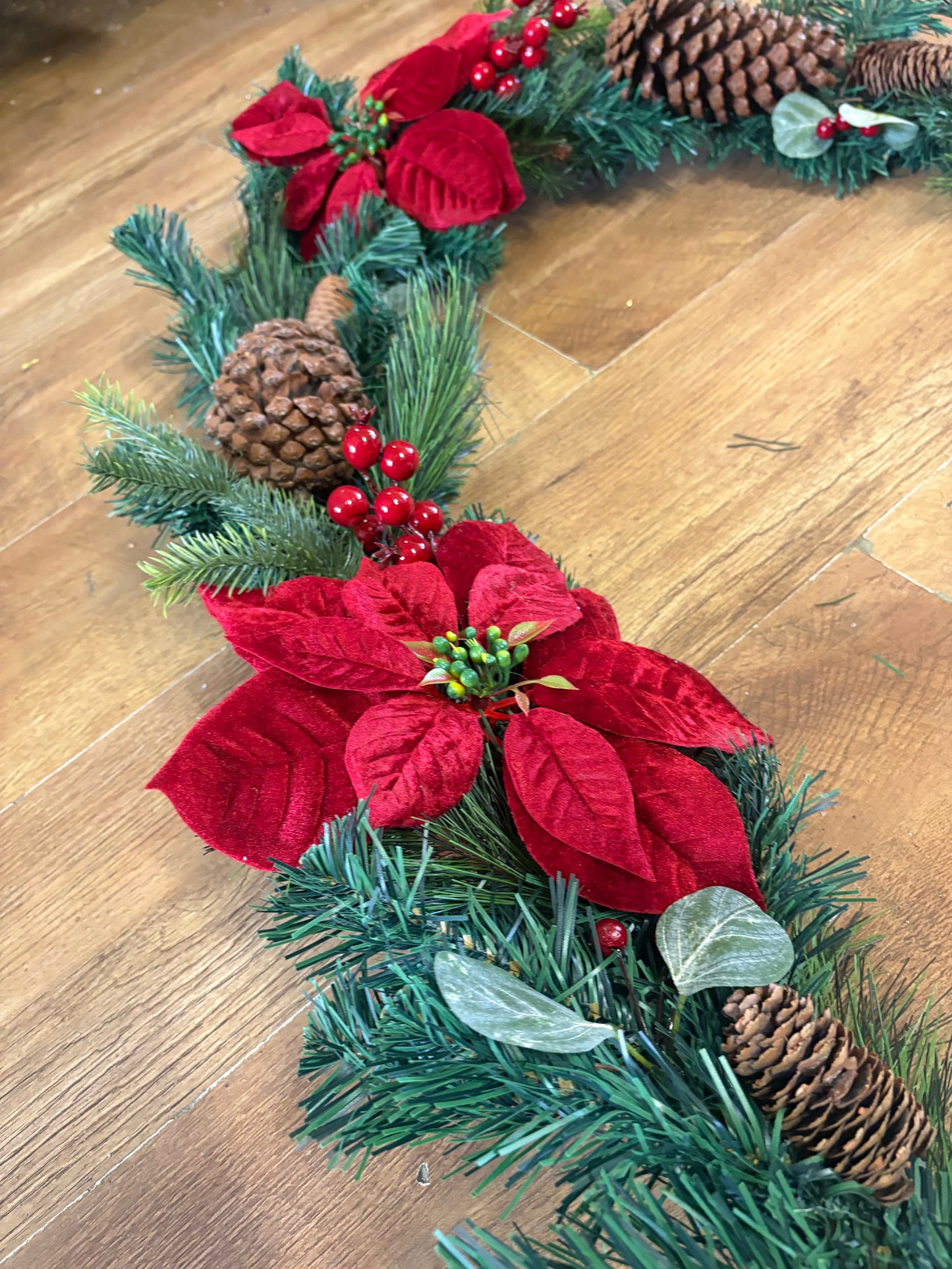 180cm poinsettia and red berry garland