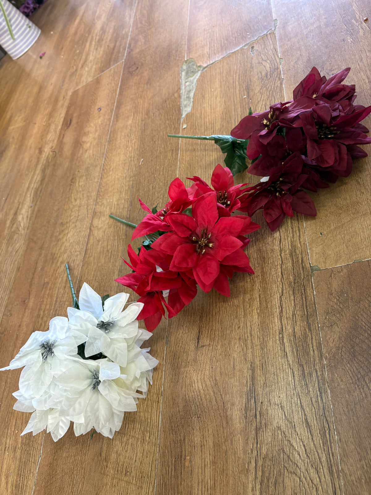 Poinsettia bunch - 3 colours available