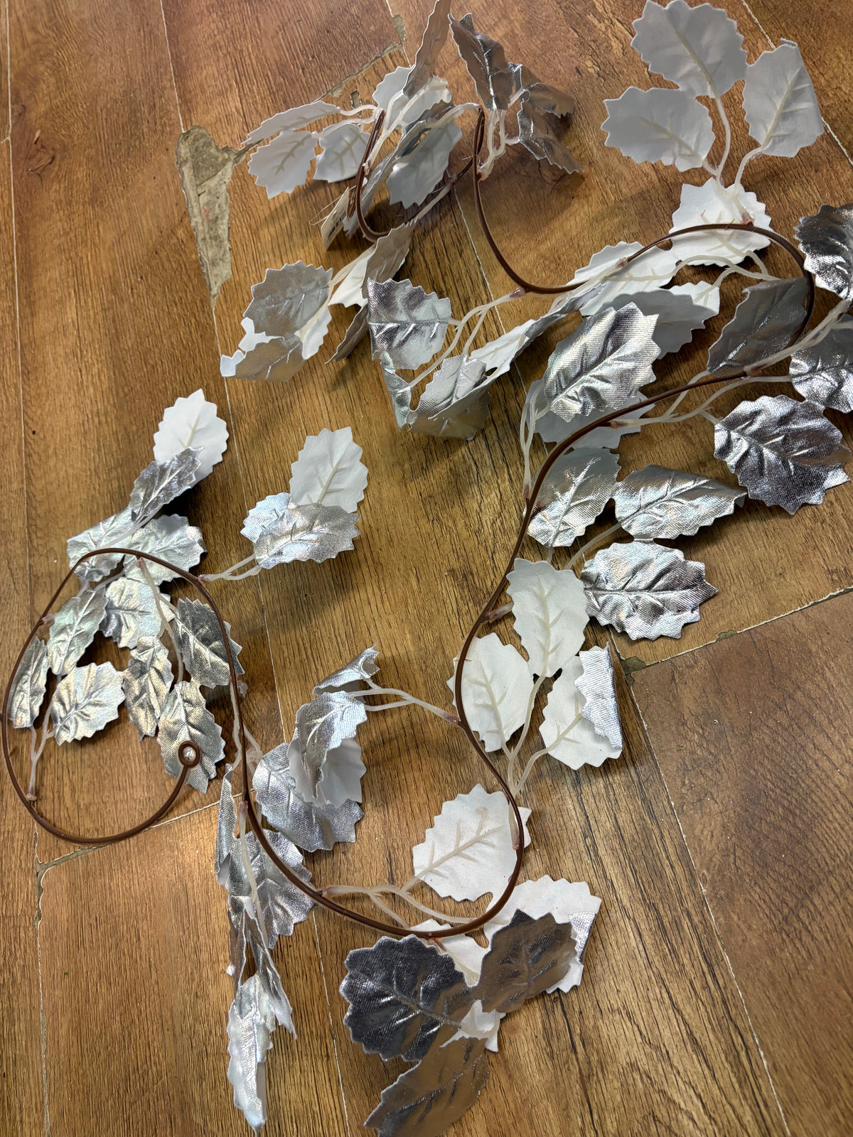 190cm metallic silver holly garland