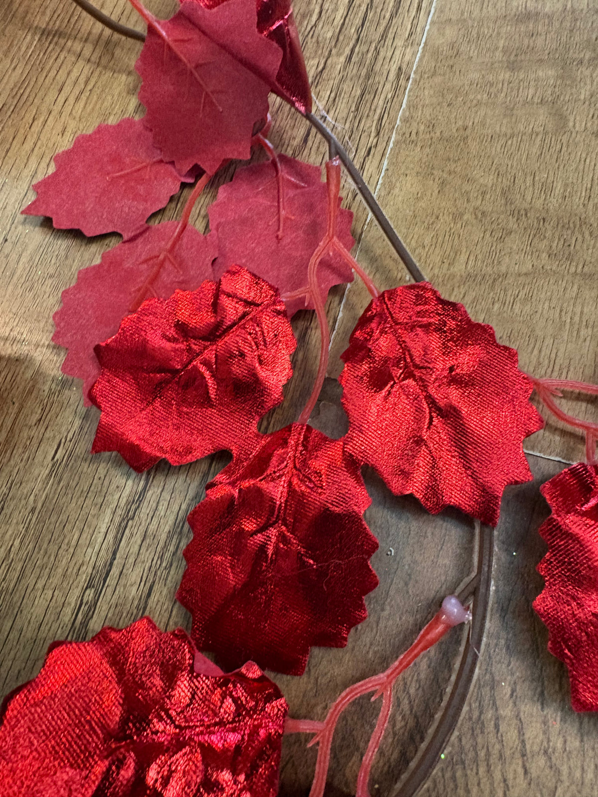 190cm metallic red holly garland