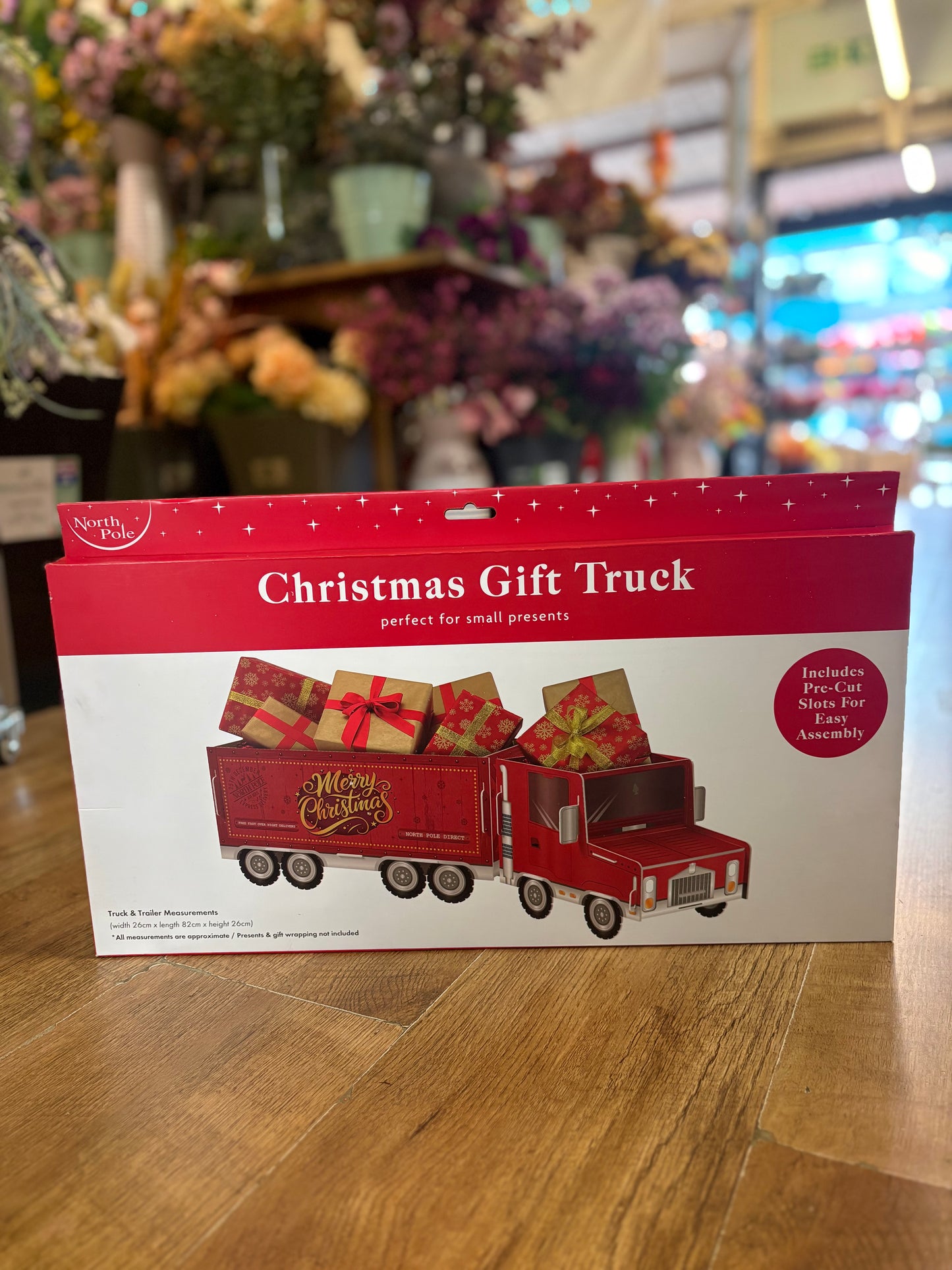 Build your own Christmas gift truck (W26cm, L82cm & H26cm)