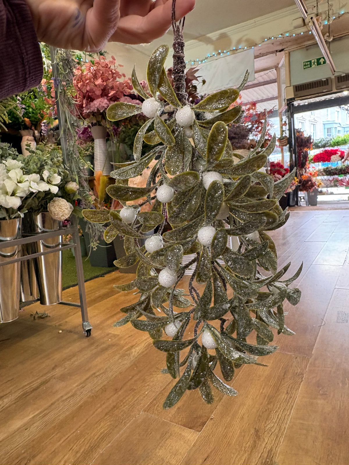 27cm frosted mistletoe swag