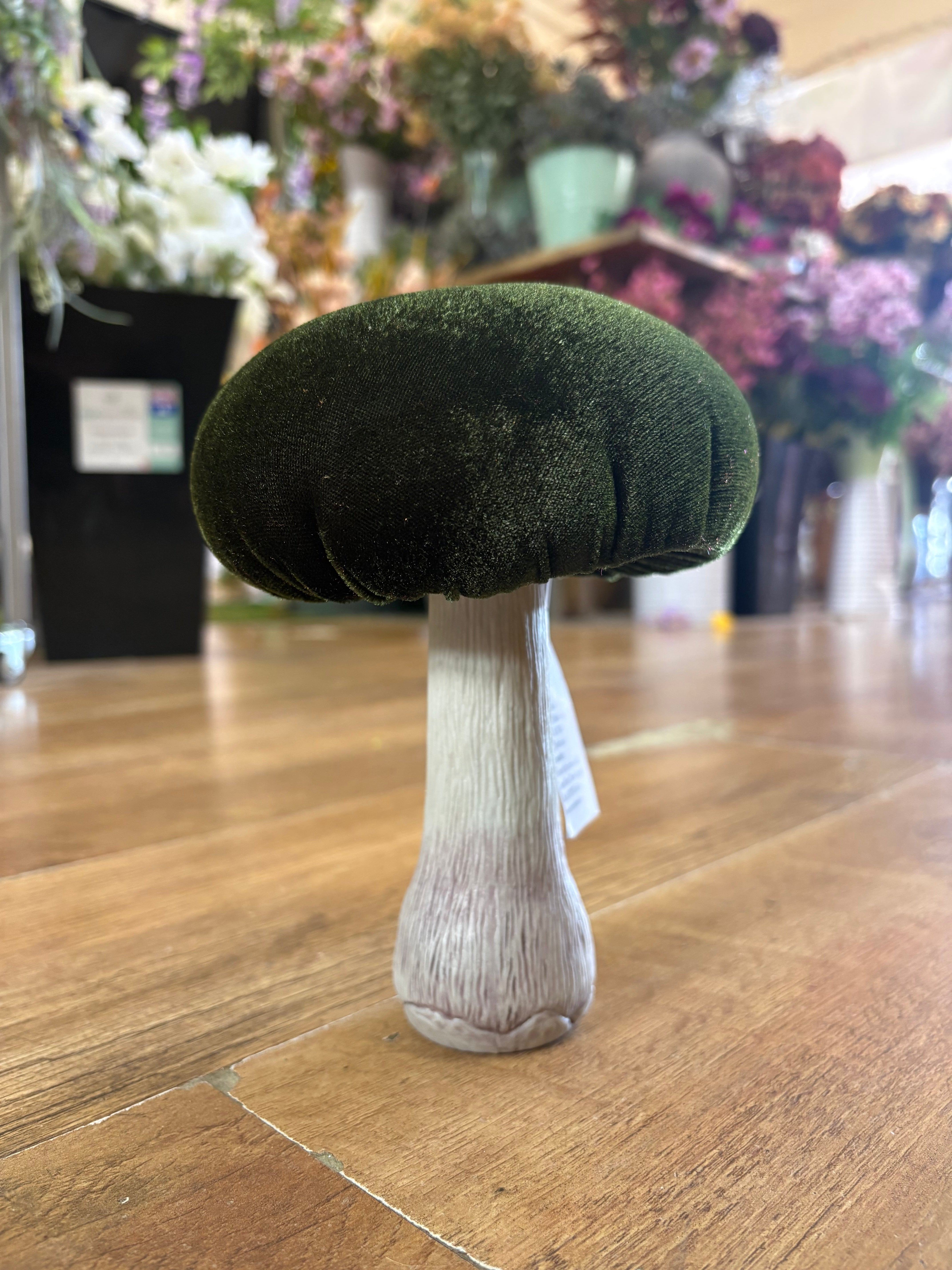 Large standing green velvet mushroom (H18, D14cm)