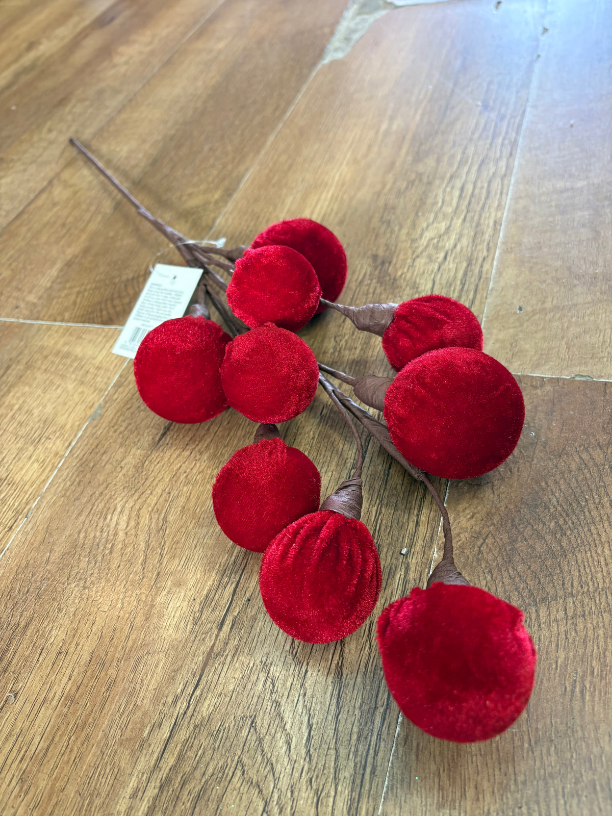 Red velvet bauble spray