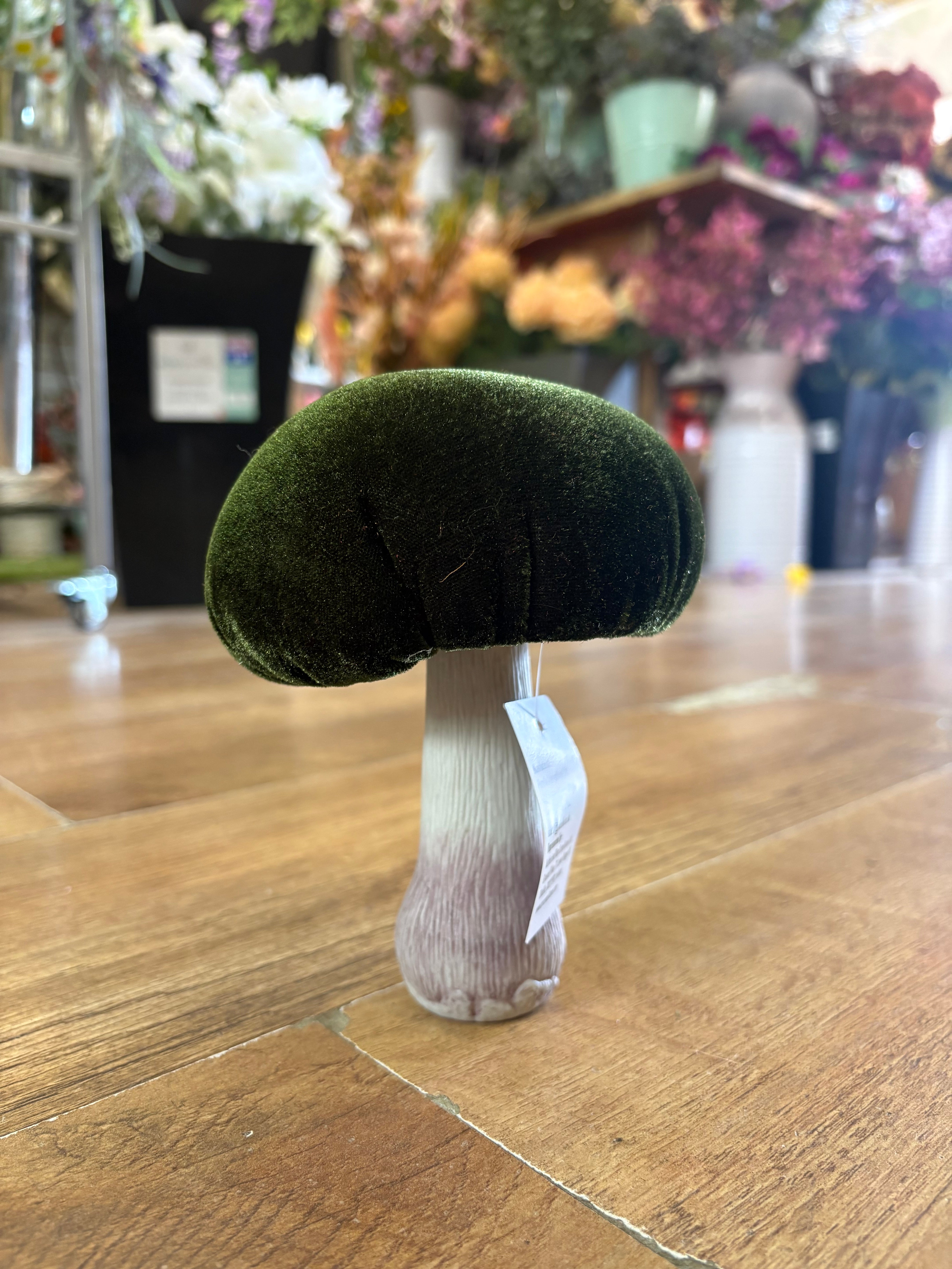 Small standing green velvet mushroom (H14, D11cm)
