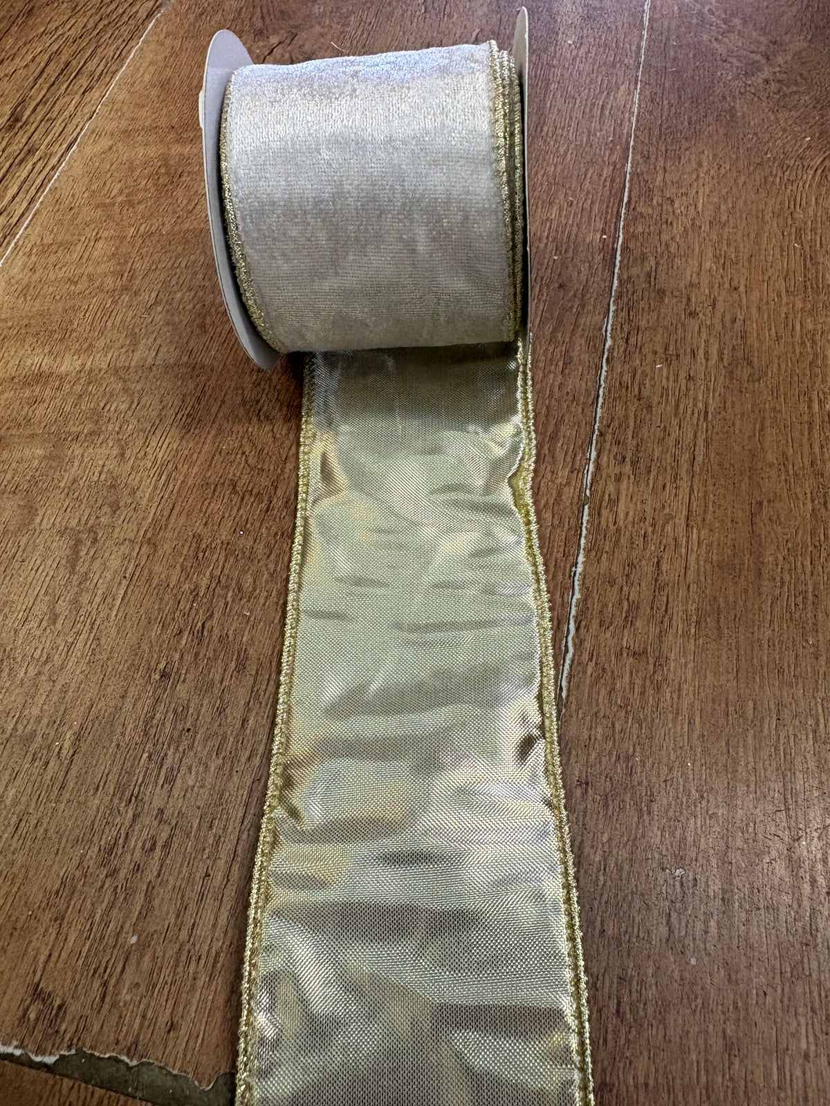 2.7m wired champagne velvet ribbon with gold on other side
