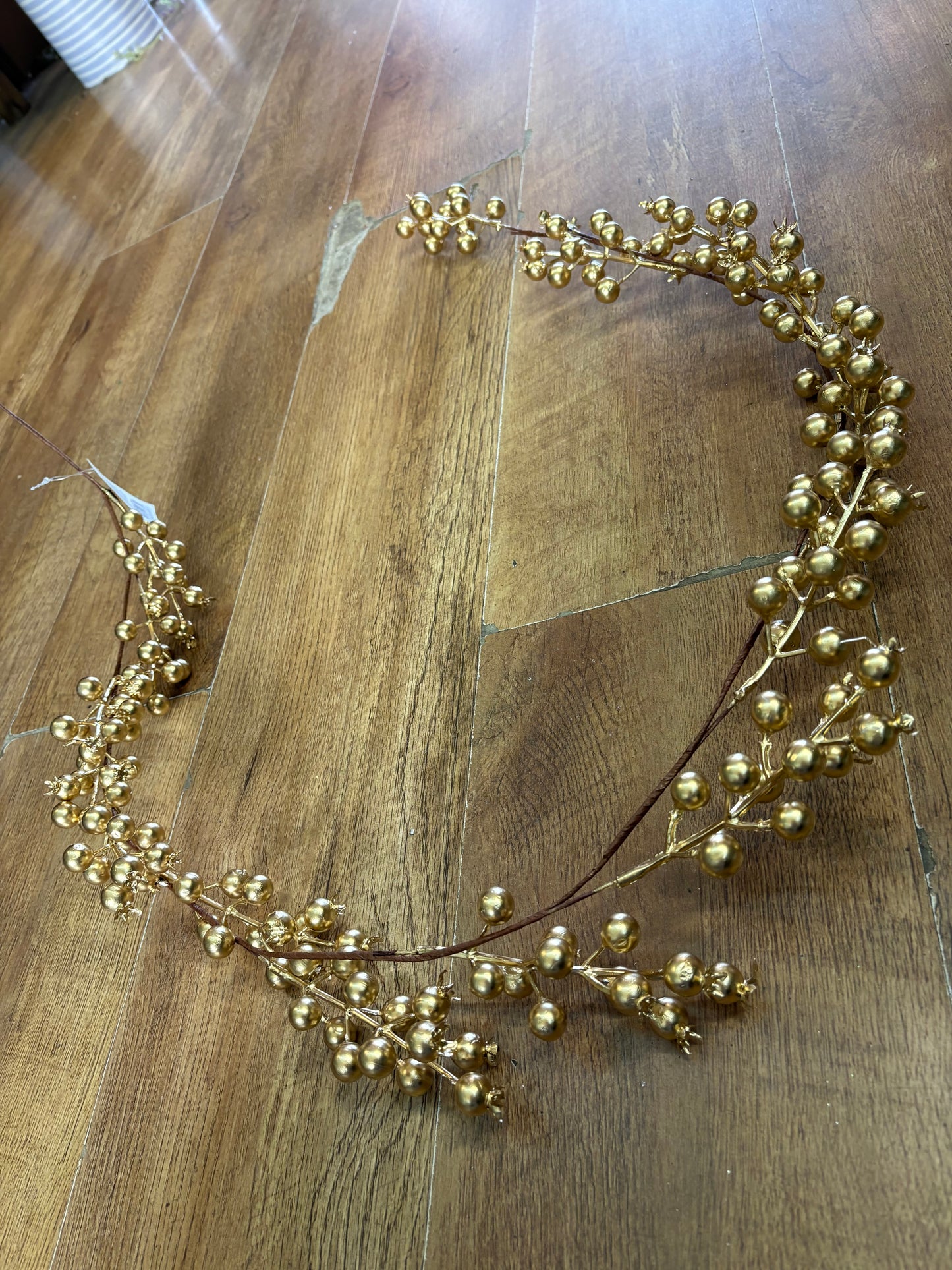 135cm gold berry garland