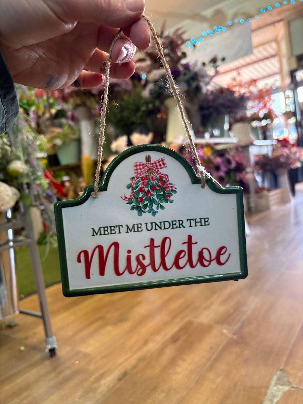 Hanging Small metal mistletoe sign