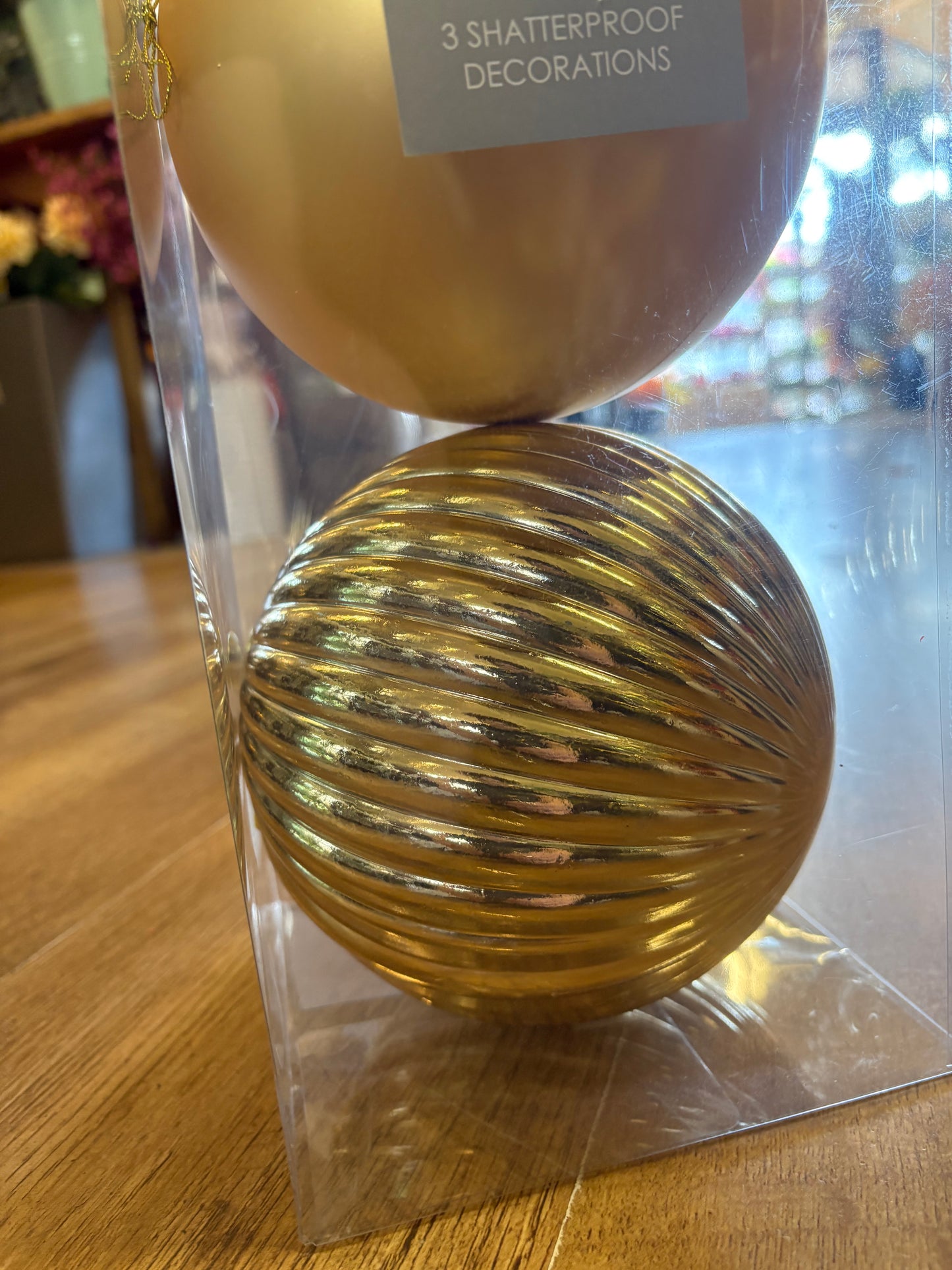 Pack of 3 large 15cm gold baubles