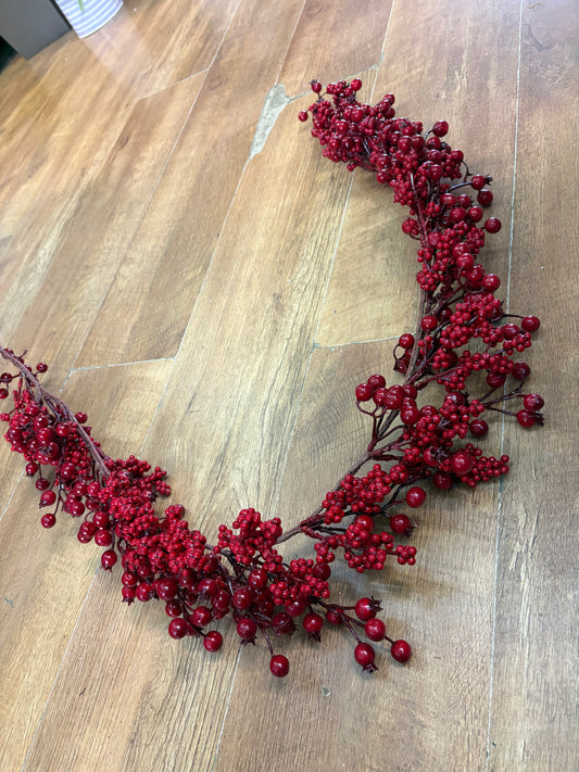 120cm red mixed berries and rose hip garland