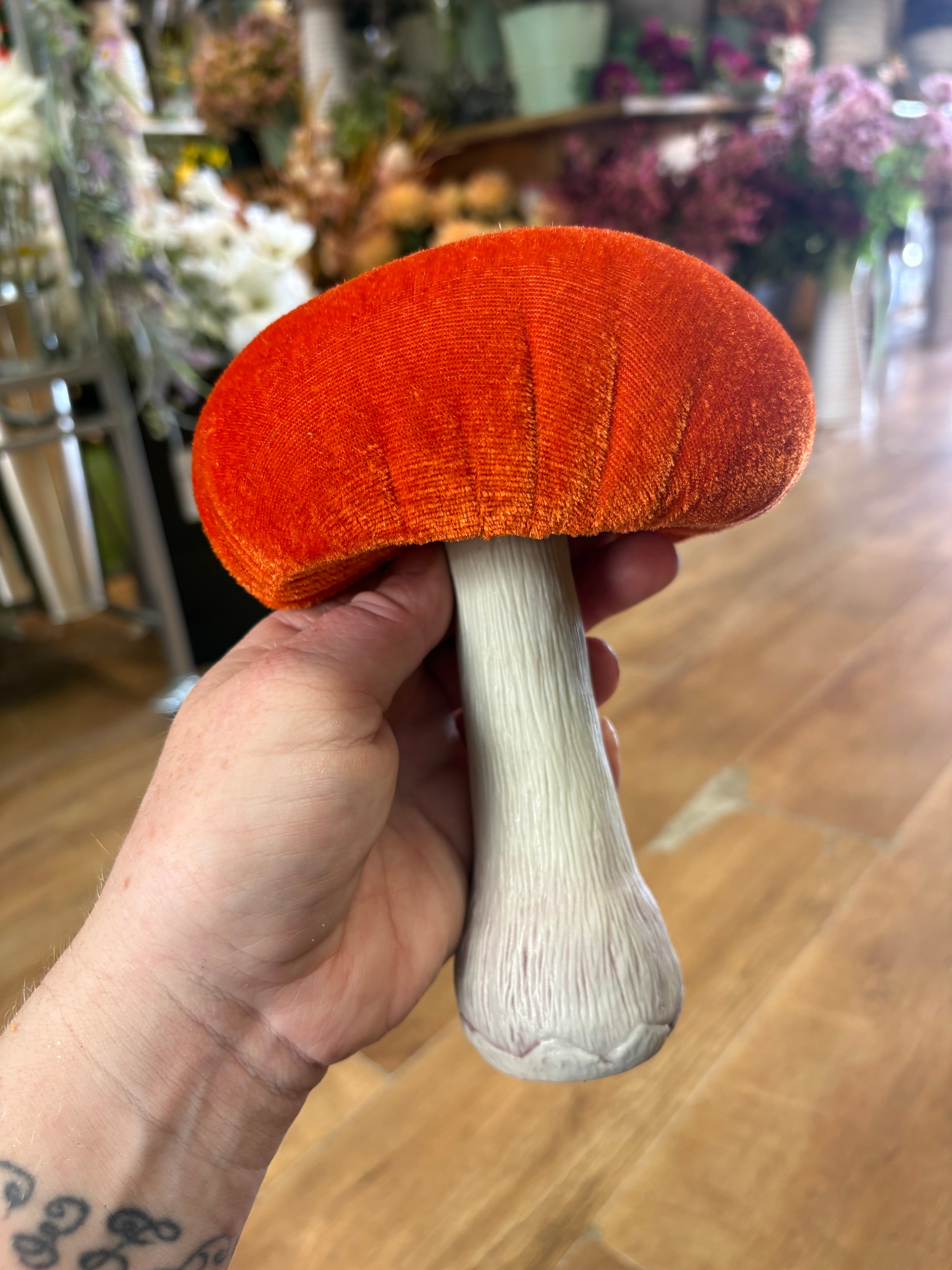 Large standing orange velvet mushroom (H18cm, D14cm)