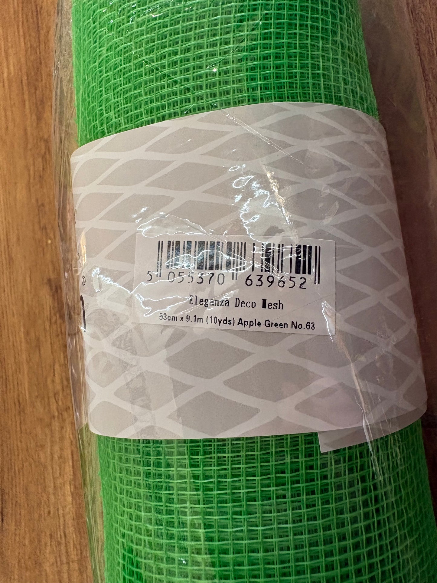 53cm x 9.1m (10 yrds) Apple green deco mesh