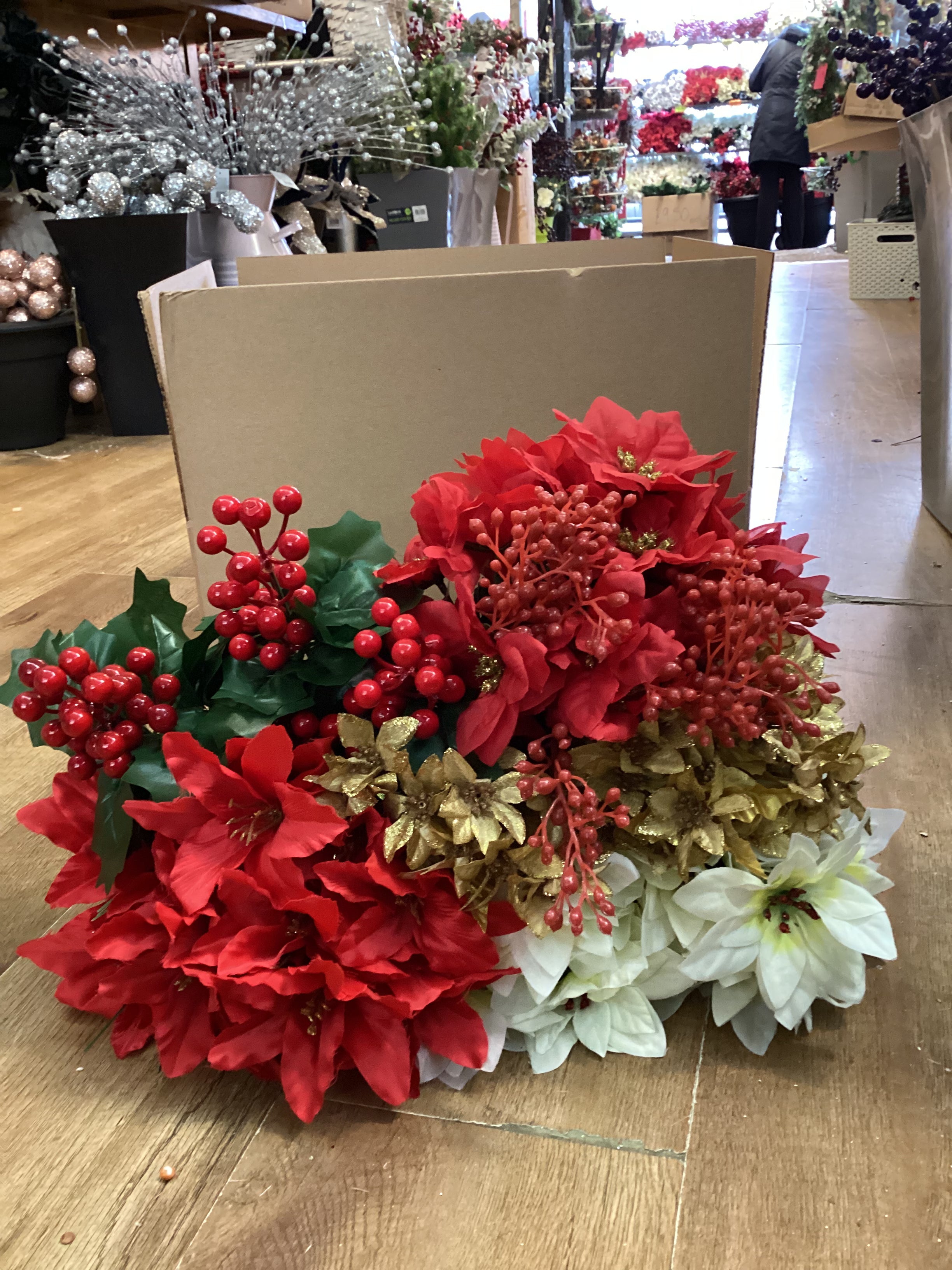 Christmas 4 - 20 bunches of flowers/foliage