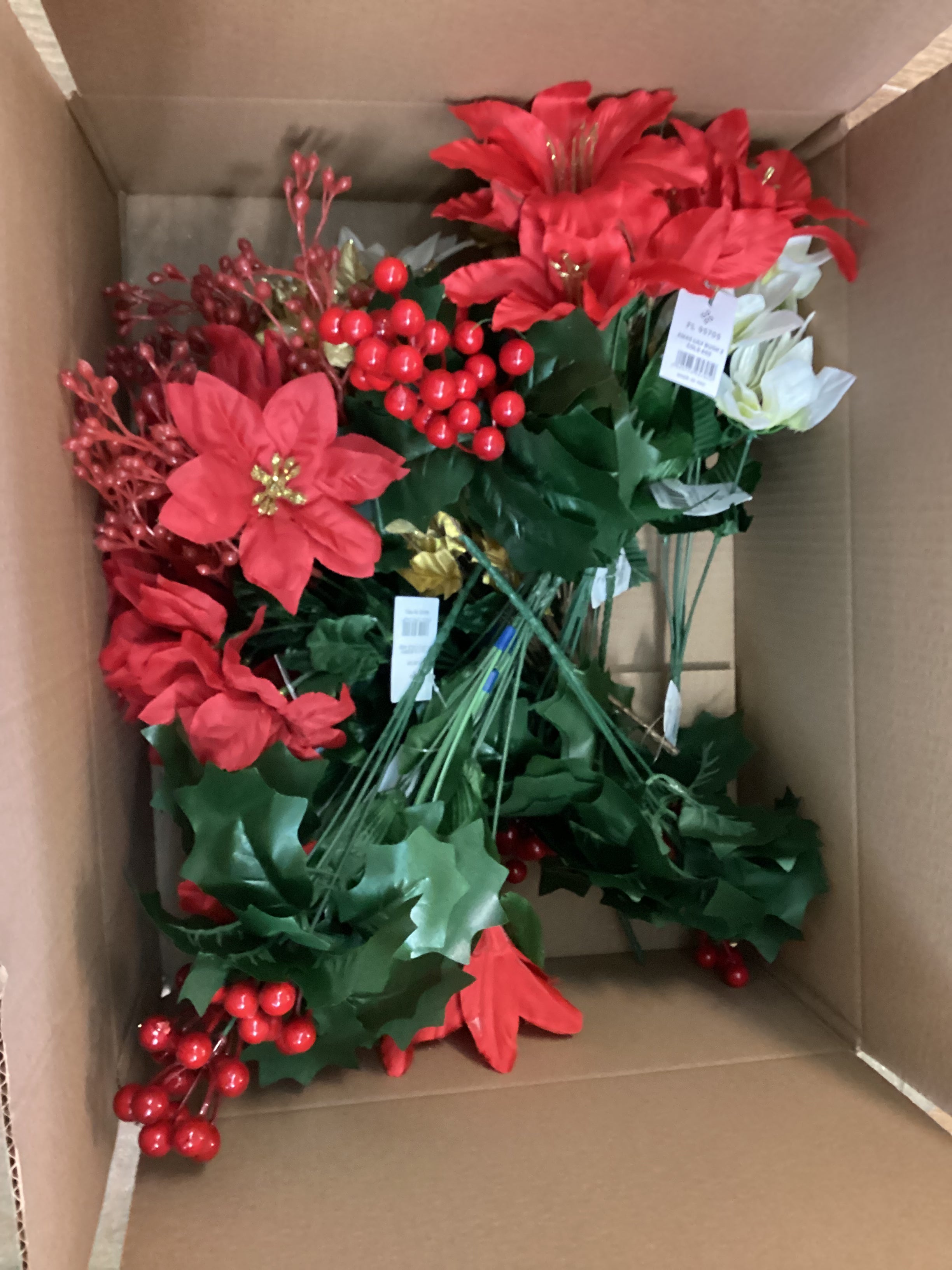 Christmas 4 - 20 bunches of flowers/foliage