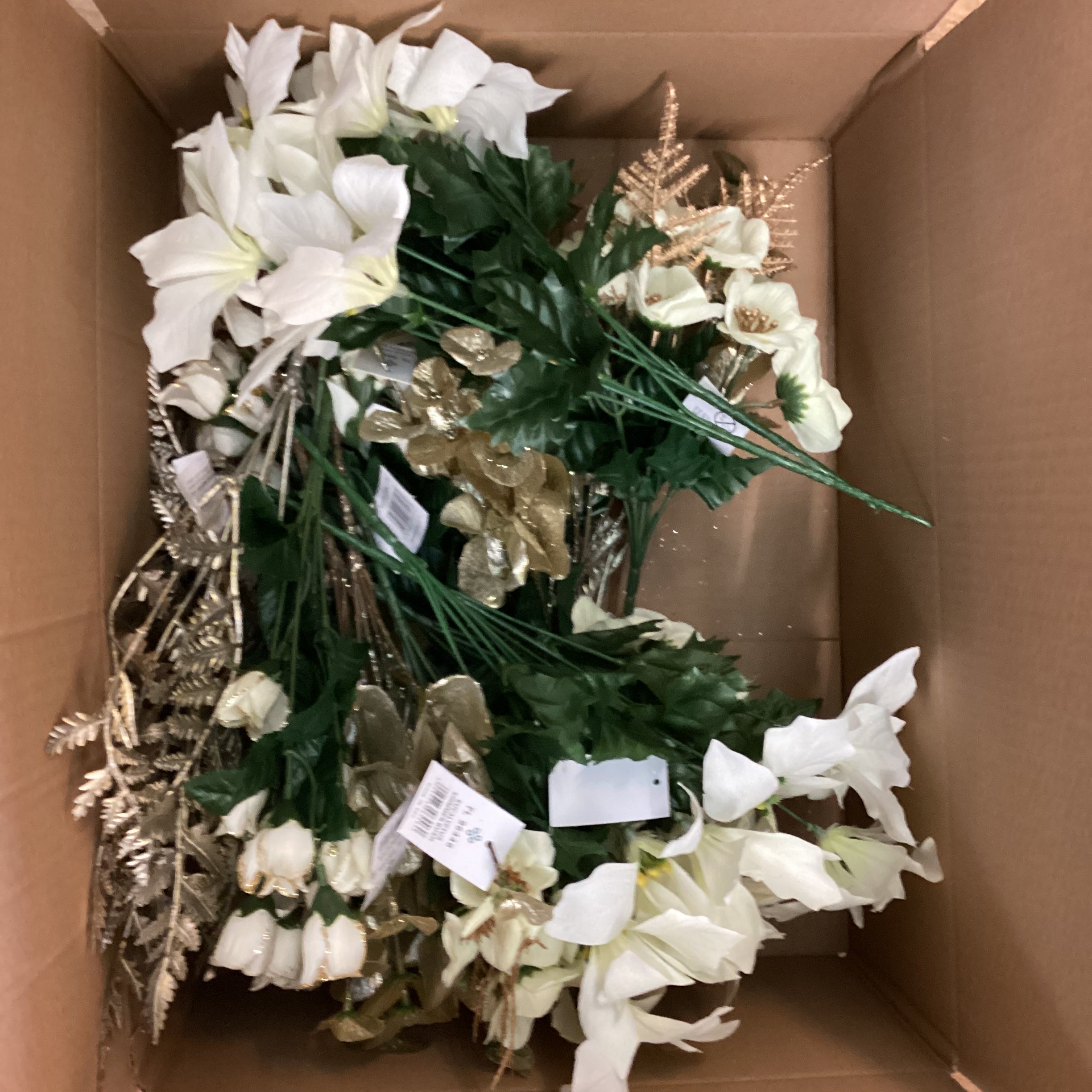 Christmas 9 - 20 bunches of flowers/foliage