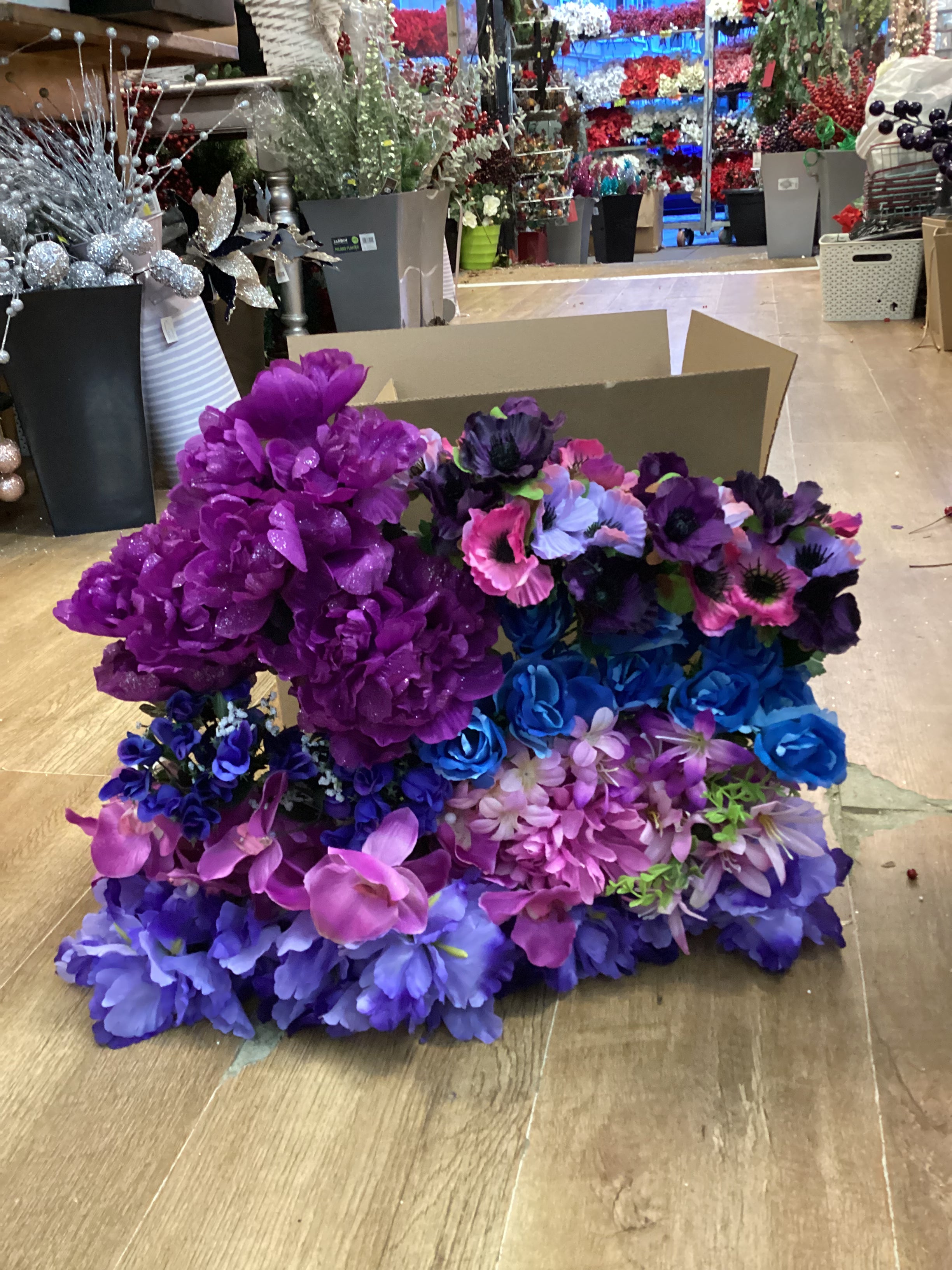 Box 1 - 20 bunches of flowers/foliage