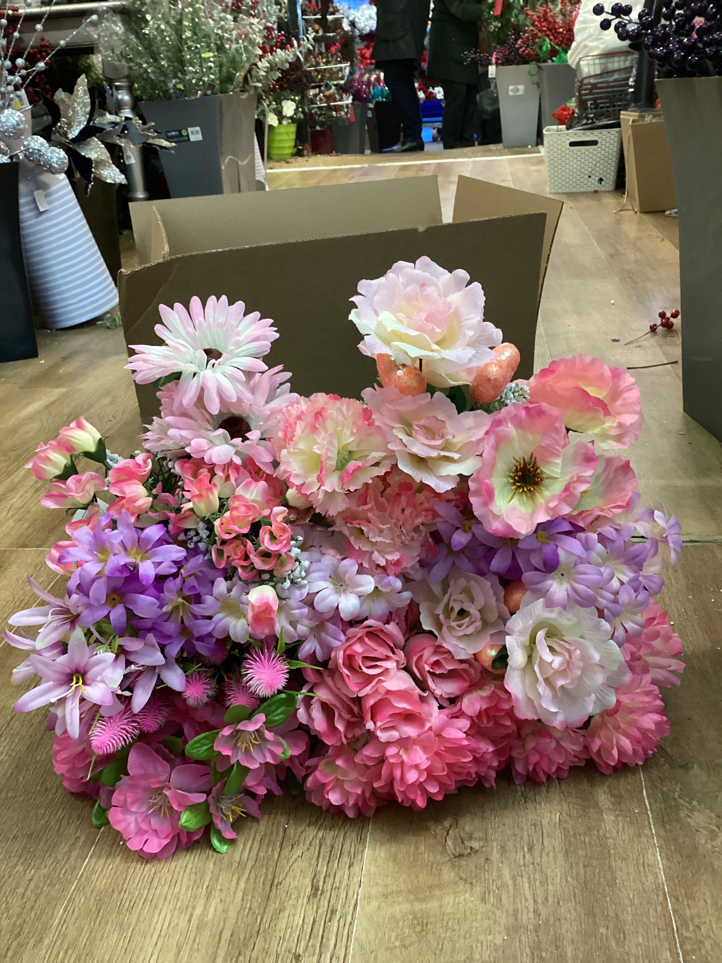 Box 2 - 20 bunches of flowers/foliage