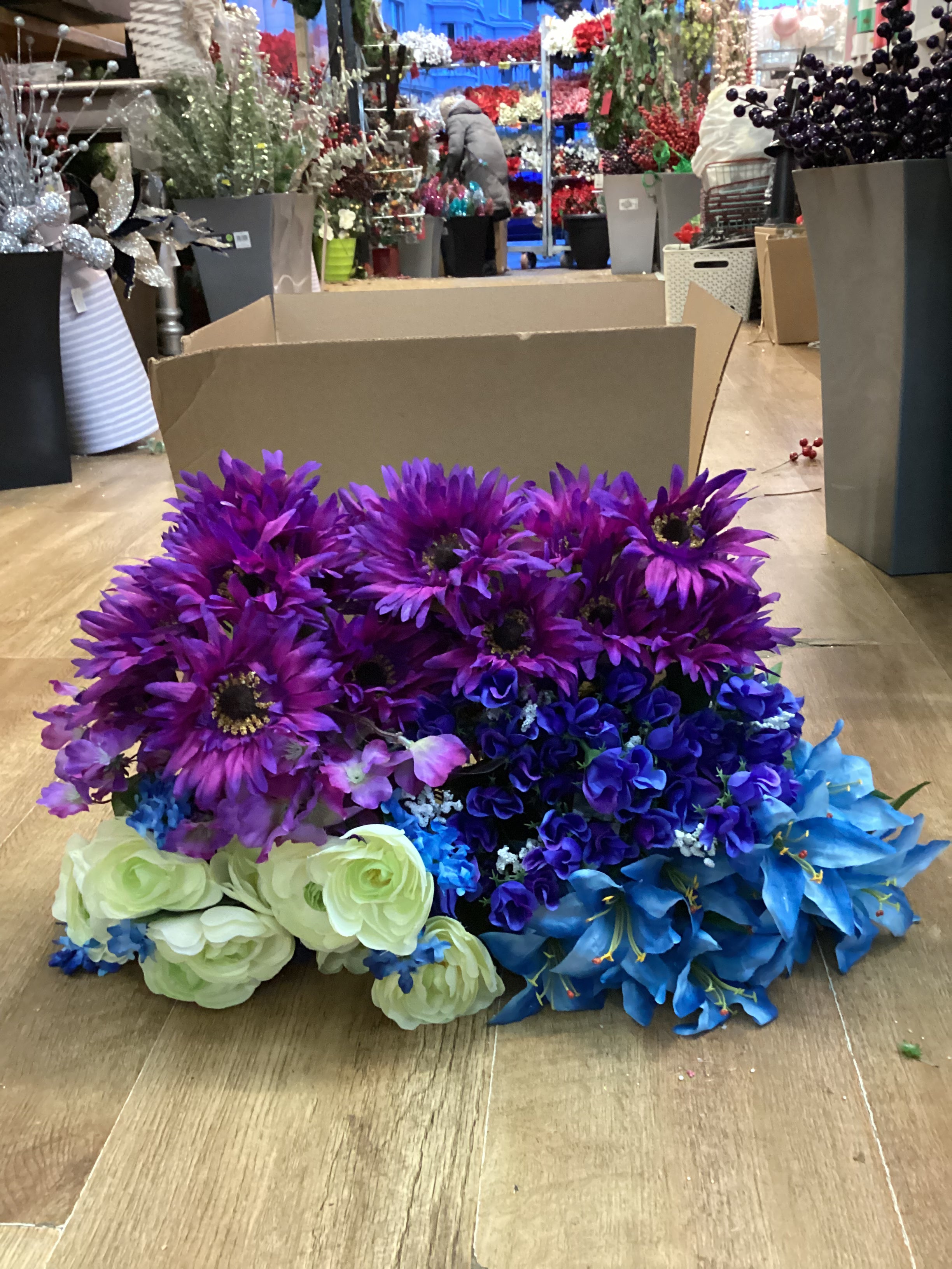 Box 4 - 20 bunches of flowers/foliage