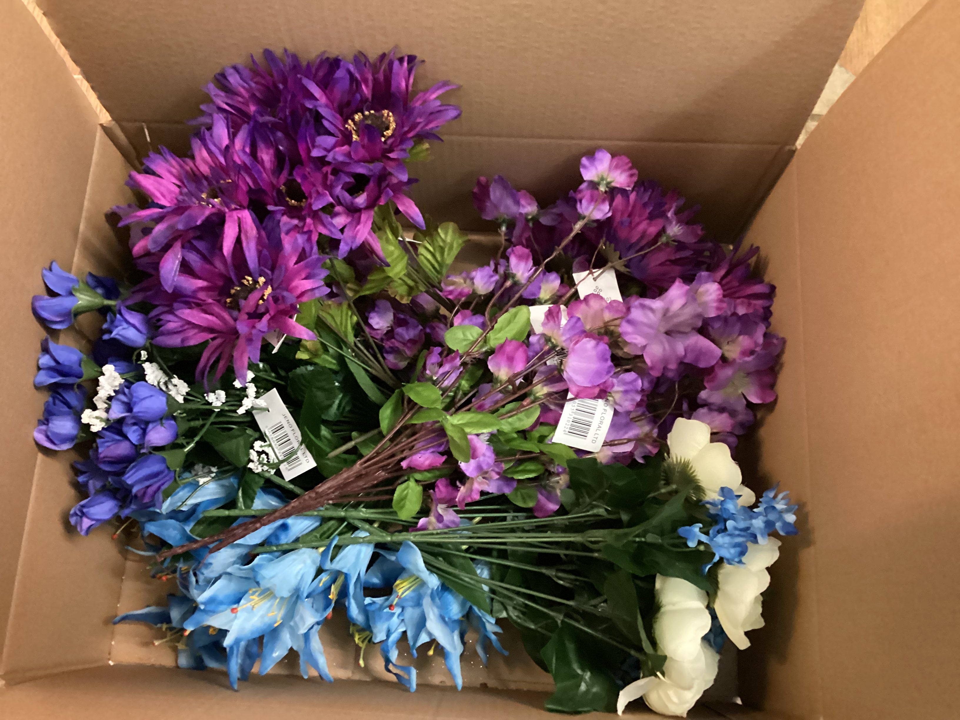 Box 4 - 20 bunches of flowers/foliage