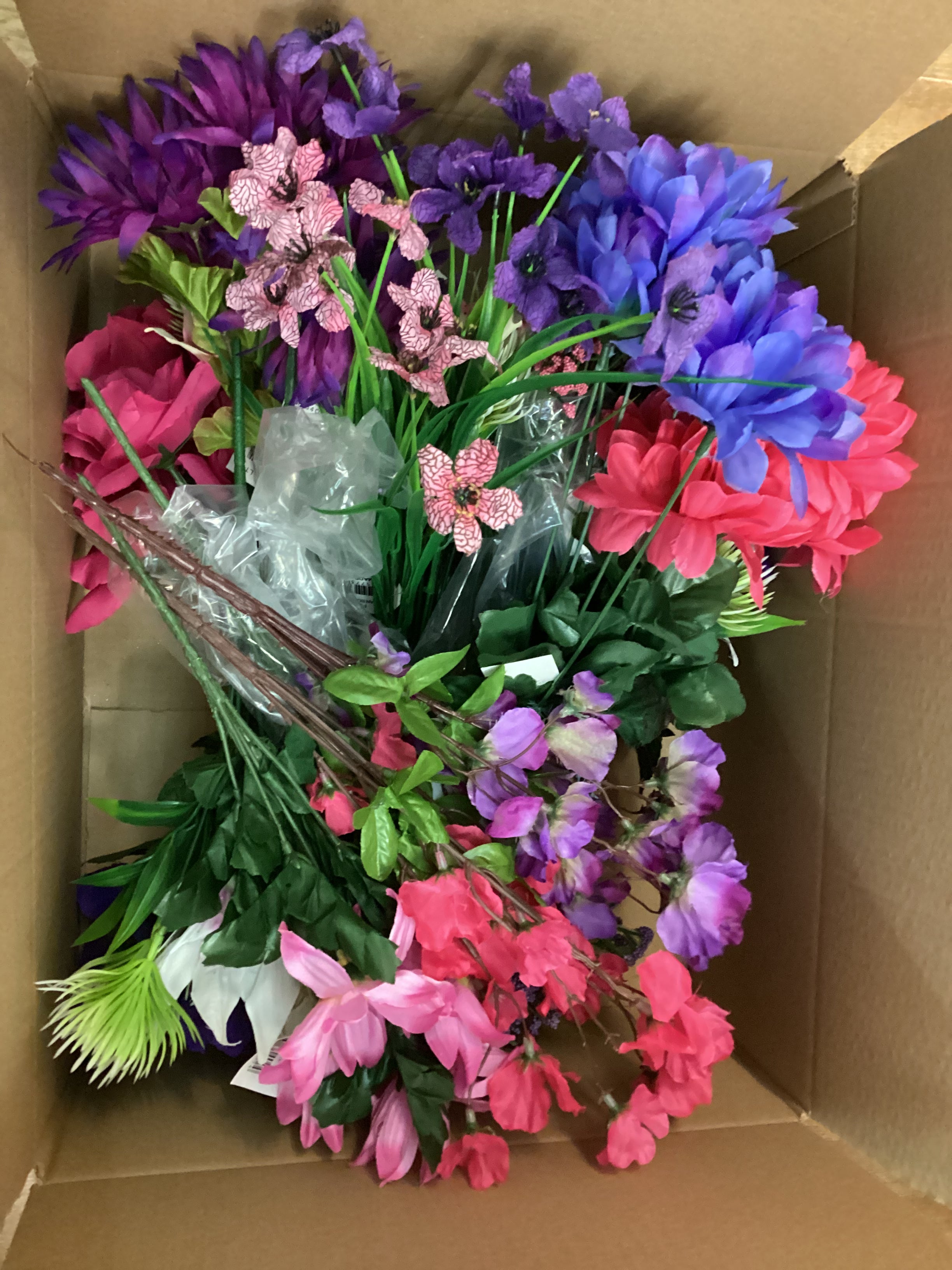 Box 6 - 20 bunches of flowers/foliage