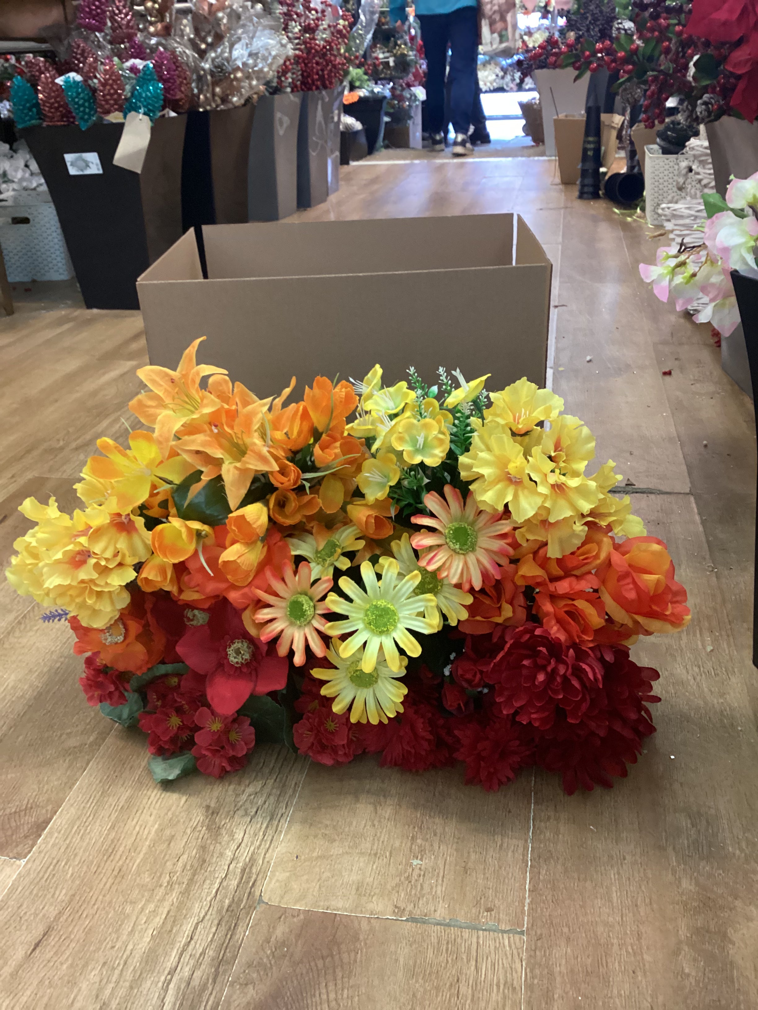 Box 4 - 20 bunches of flowers/foliage