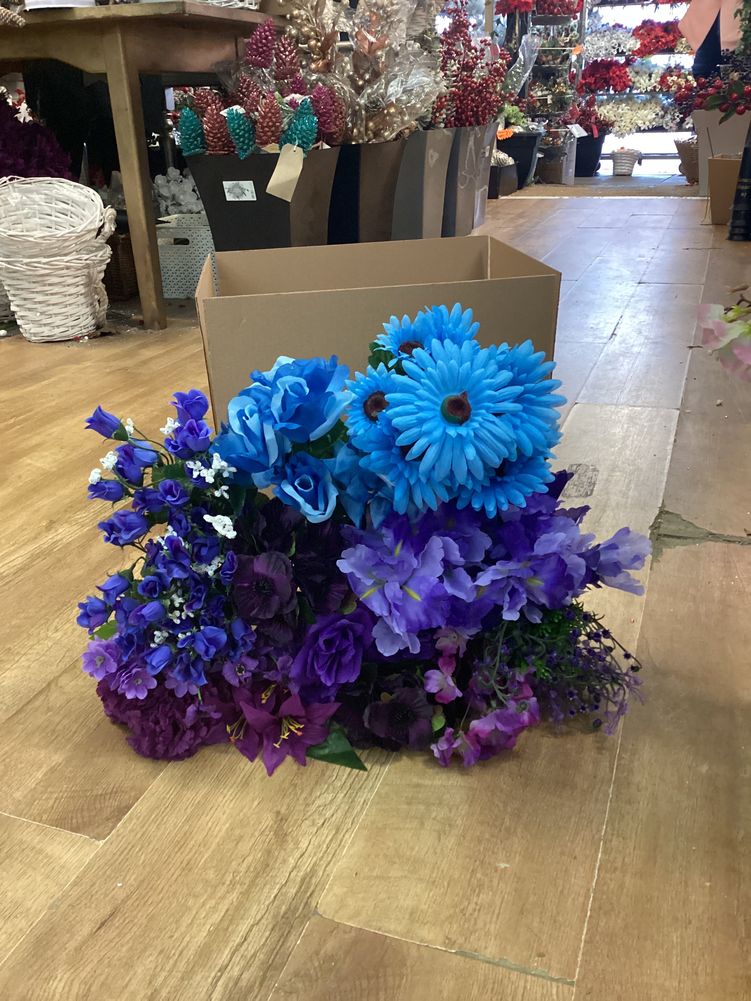 Box 8 - 20 bunches of flowers/foliage