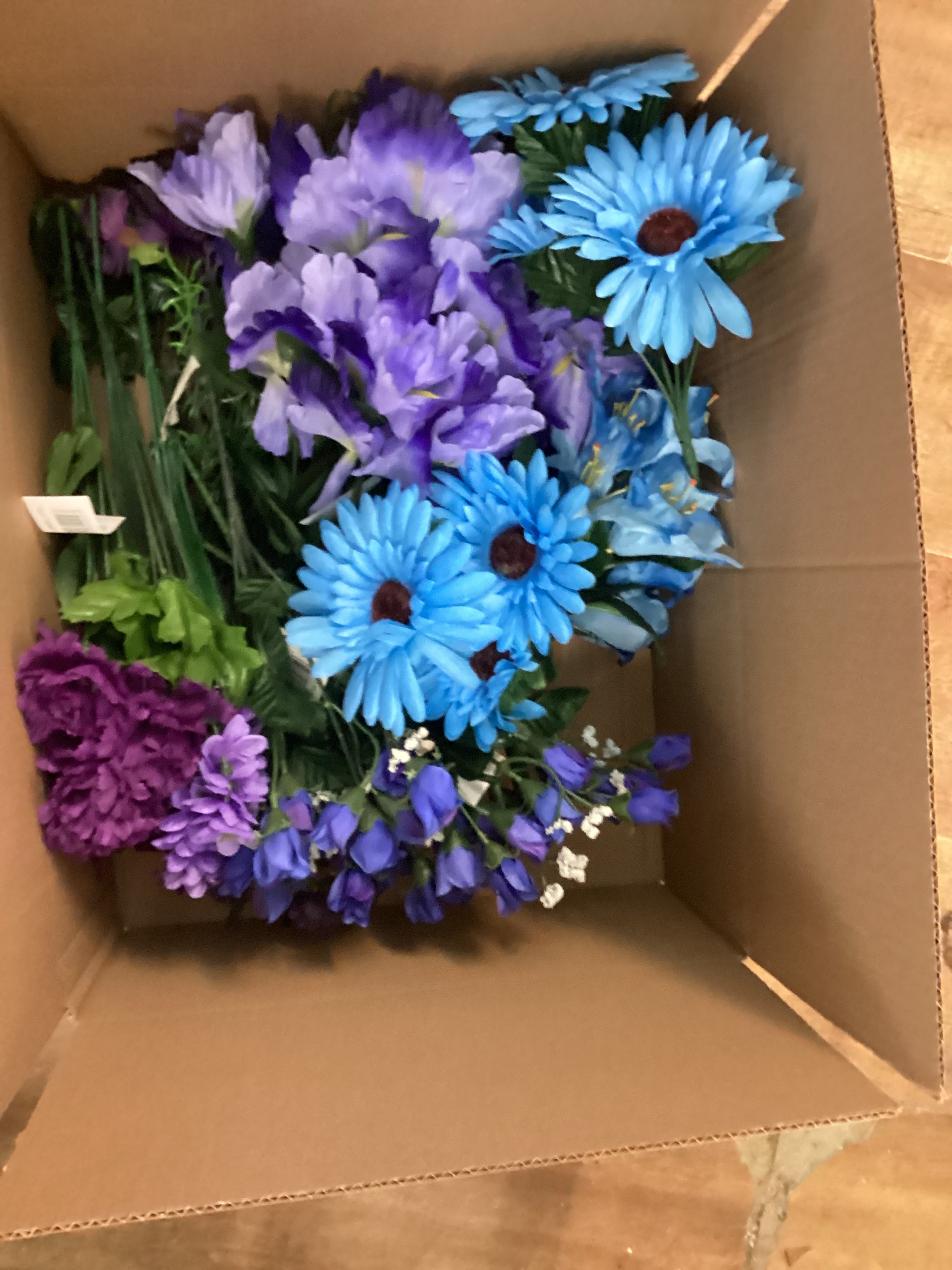 Box 8 - 20 bunches of flowers/foliage