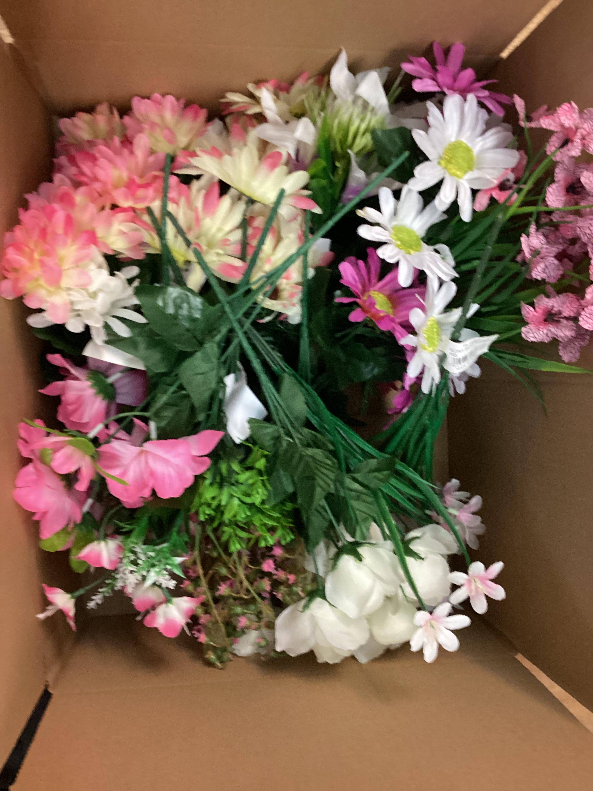 Box 9 - 20 bunches of flowers/foliage