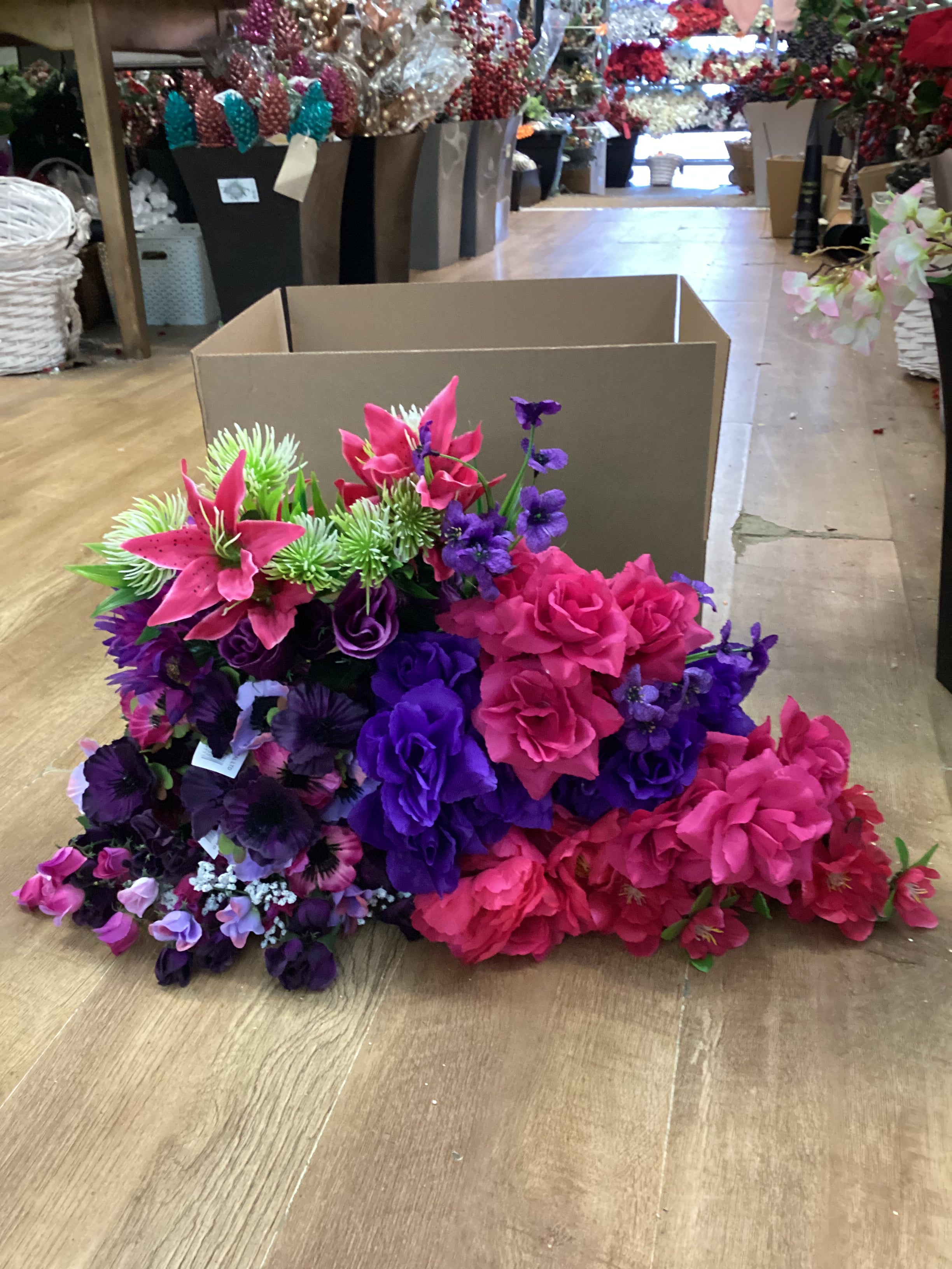 Box 10 - 20 bunches of flowers/foliage