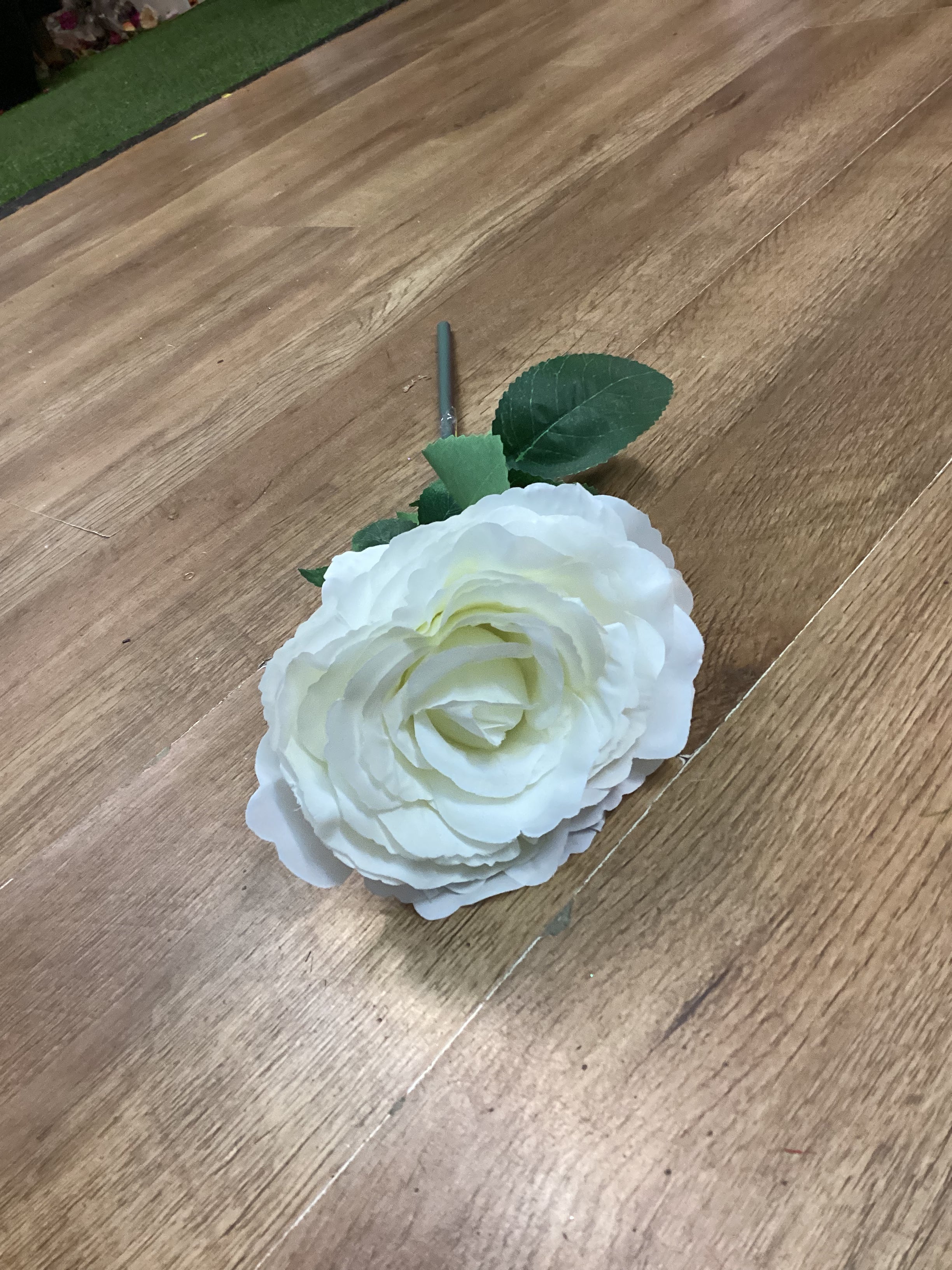 Medium length Ivory Tudor rose